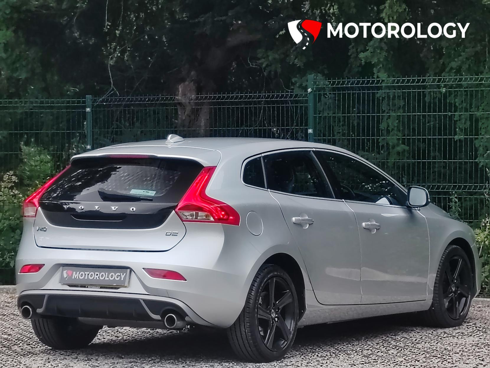 Volvo V40 2.0 D2 R-Design Lux Hatchback 5dr Diesel Auto Euro 6 (s/s) (120 ps)