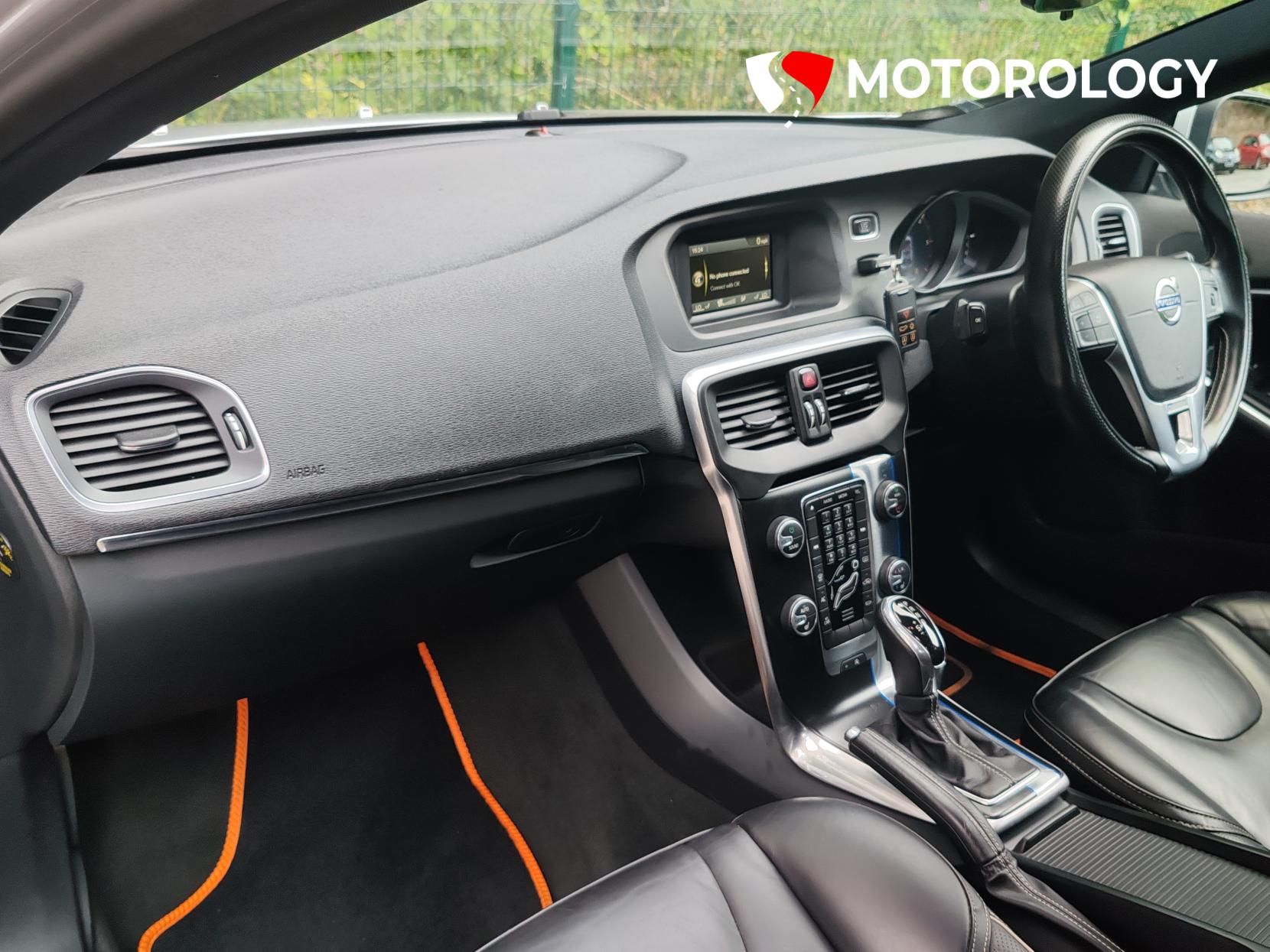 Volvo V40 2.0 D2 R-Design Lux Hatchback 5dr Diesel Auto Euro 6 (s/s) (120 ps)