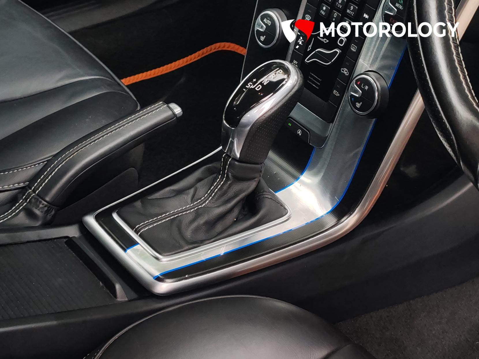 Volvo V40 2.0 D2 R-Design Lux Hatchback 5dr Diesel Auto Euro 6 (s/s) (120 ps)