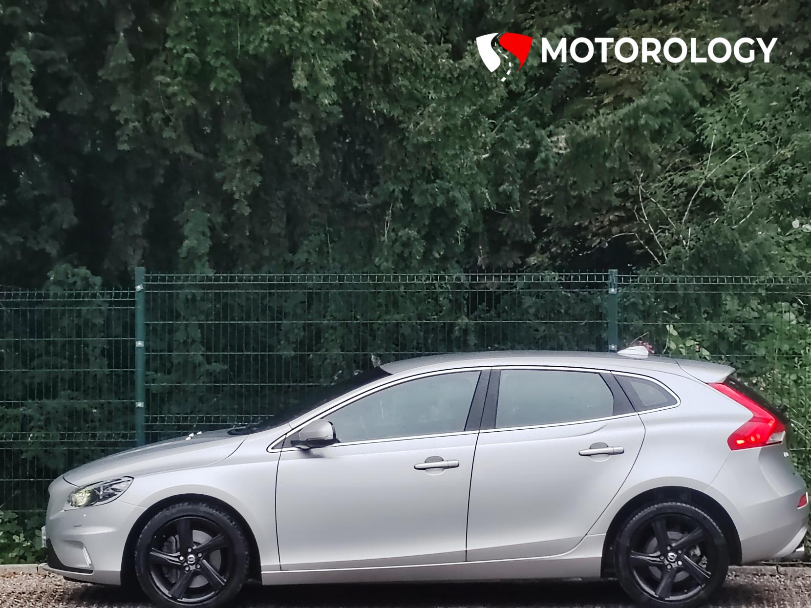 Volvo V40 2.0 D2 R-Design Lux Hatchback 5dr Diesel Auto Euro 6 (s/s) (120 ps)