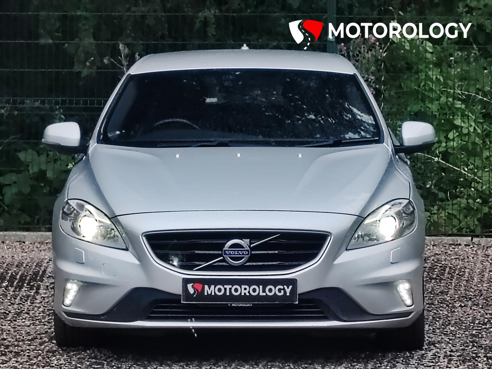 Volvo V40 2.0 D2 R-Design Lux Hatchback 5dr Diesel Auto Euro 6 (s/s) (120 ps)
