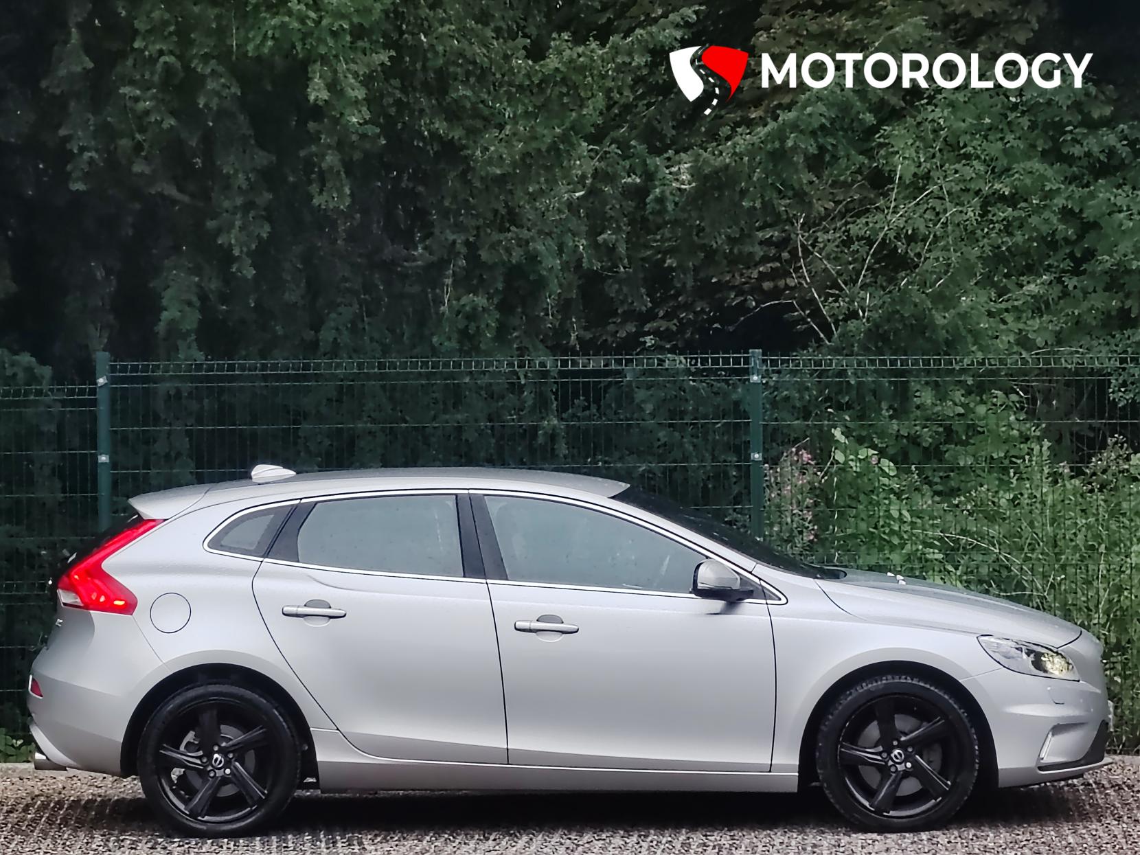 Volvo V40 2.0 D2 R-Design Lux Hatchback 5dr Diesel Auto Euro 6 (s/s) (120 ps)