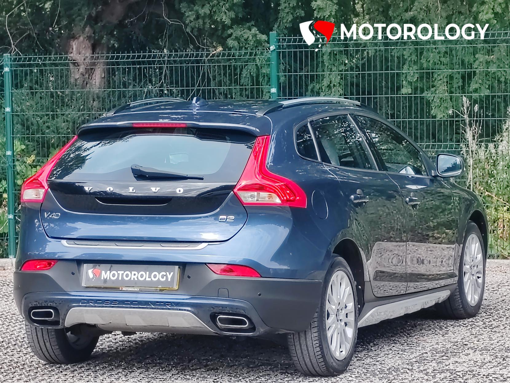Volvo V40 Cross Country 2.0 D2 Nav Plus Hatchback 5dr Diesel Manual Euro 6 (s/s) (120 ps)