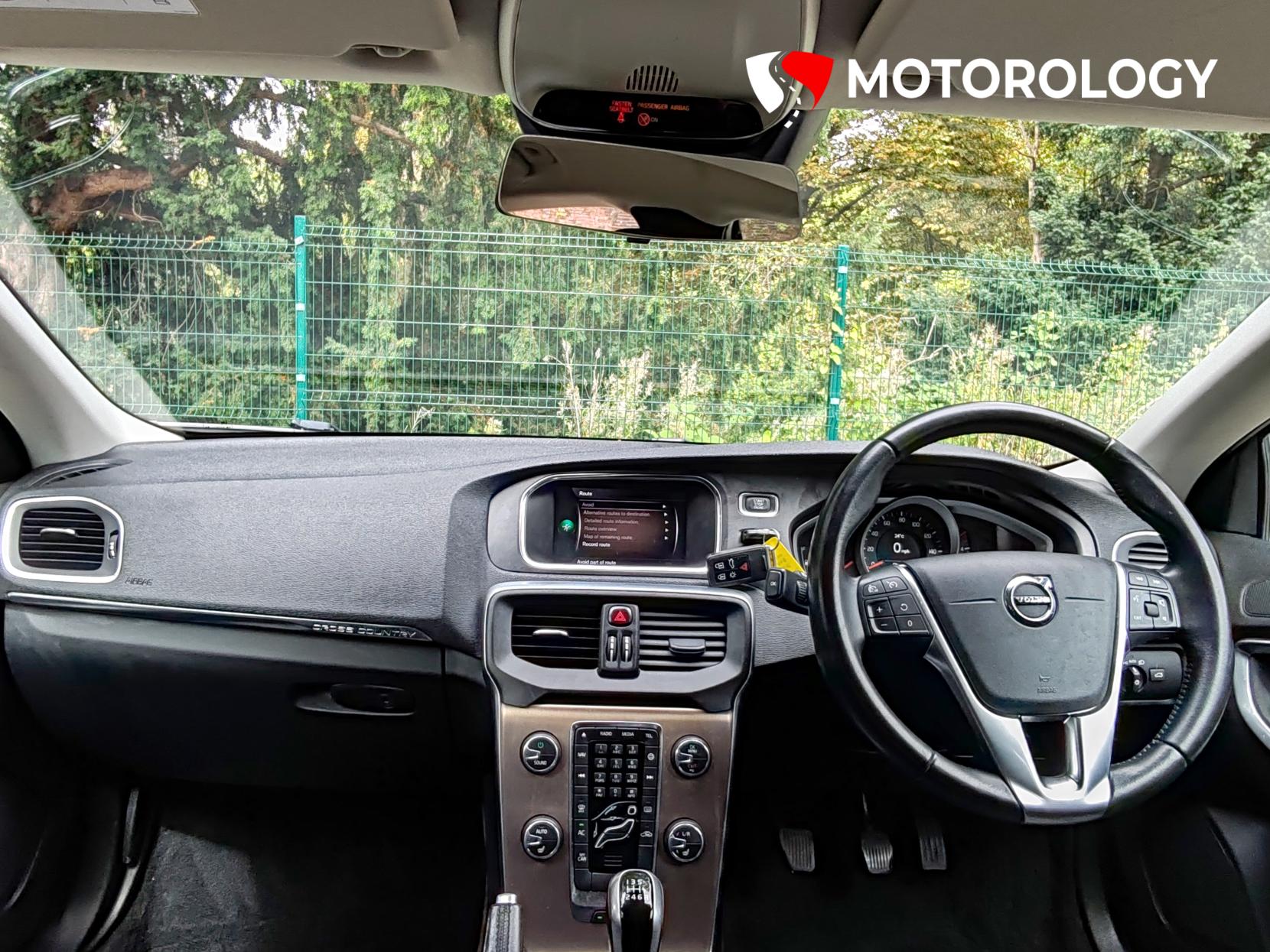 Volvo V40 Cross Country 2.0 D2 Nav Plus Hatchback 5dr Diesel Manual Euro 6 (s/s) (120 ps)