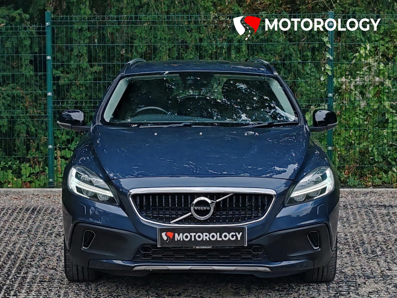 Volvo V40 Cross Country 2.0 D2 Nav Plus Hatchback 5dr Diesel Manual Euro 6 (s/s) (120 ps)