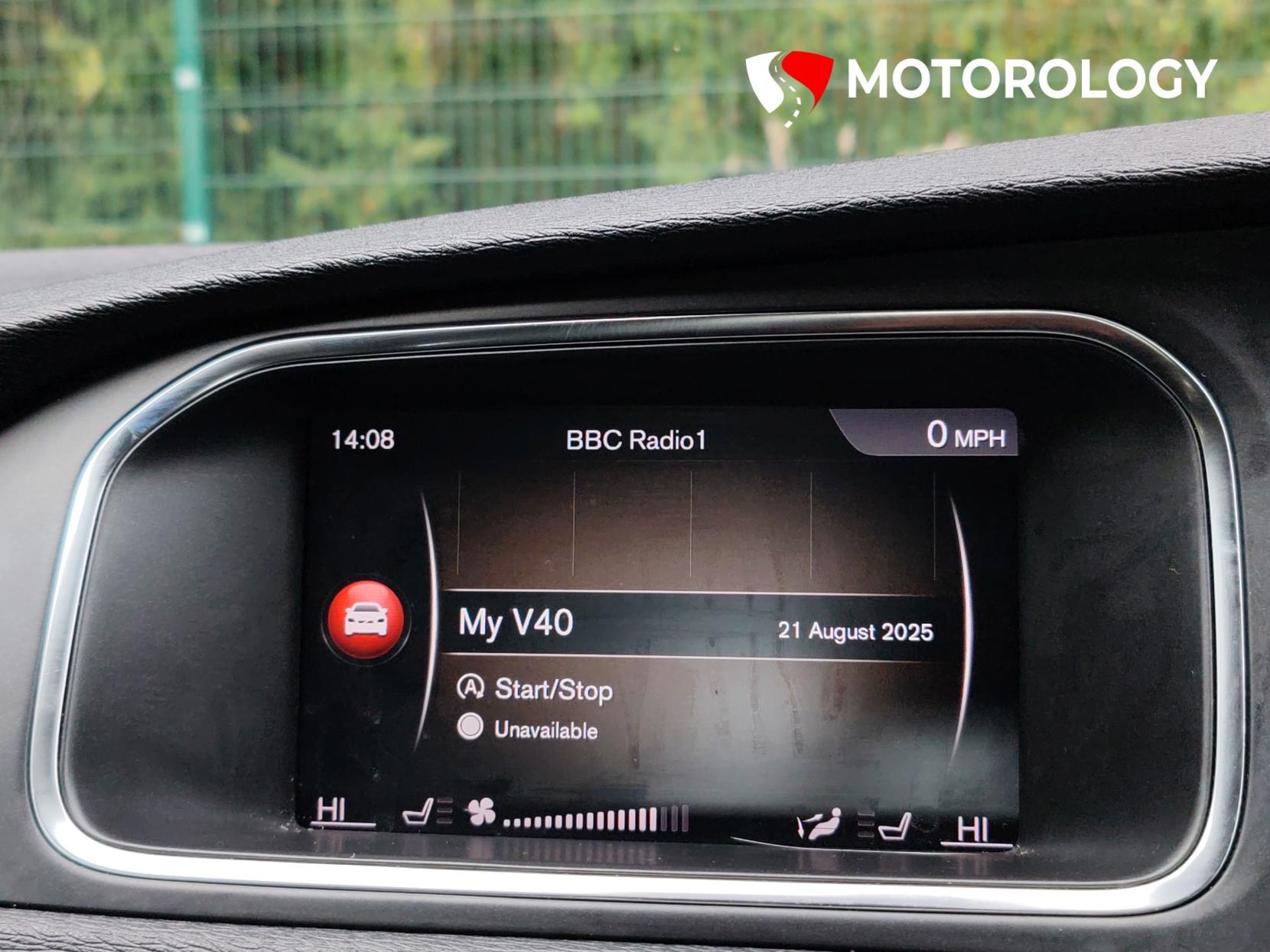 Volvo V40 Cross Country 2.0 D2 Nav Plus Hatchback 5dr Diesel Manual Euro 6 (s/s) (120 ps)