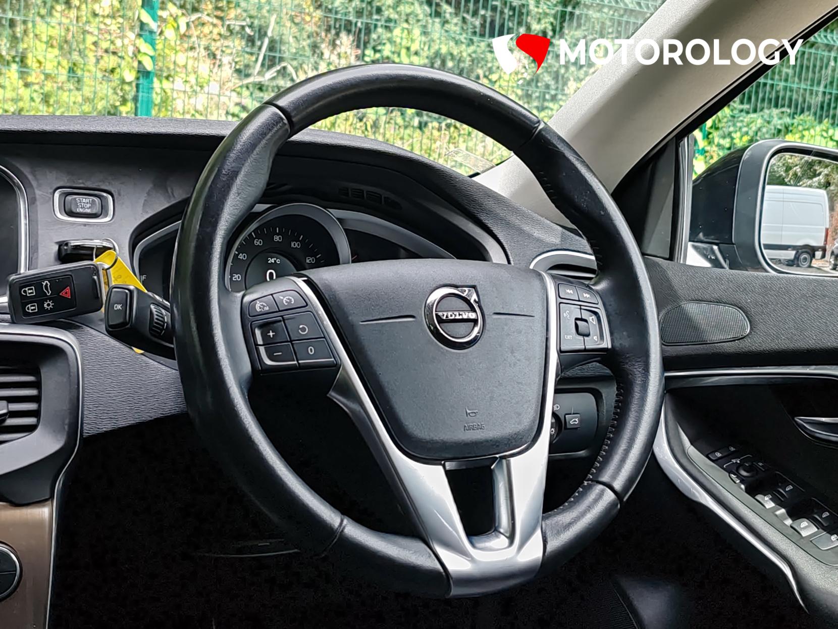 Volvo V40 Cross Country 2.0 D2 Nav Plus Hatchback 5dr Diesel Manual Euro 6 (s/s) (120 ps)