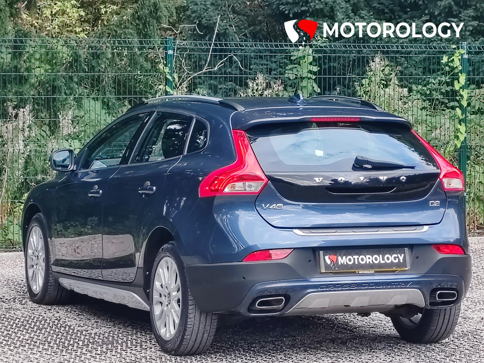 Volvo V40 Cross Country 2.0 D2 Nav Plus Hatchback 5dr Diesel Manual Euro 6 (s/s) (120 ps)
