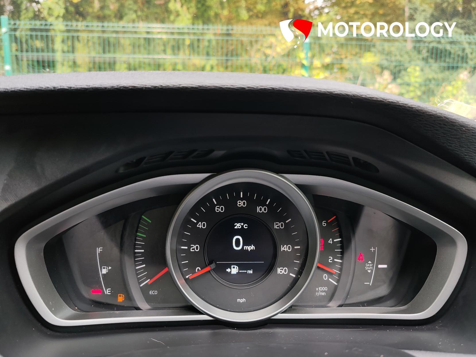 Volvo V40 Cross Country 2.0 D2 Nav Plus Hatchback 5dr Diesel Manual Euro 6 (s/s) (120 ps)