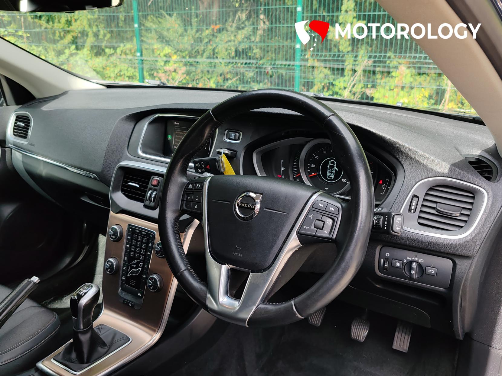Volvo V40 Cross Country 2.0 D2 Nav Plus Hatchback 5dr Diesel Manual Euro 6 (s/s) (120 ps)