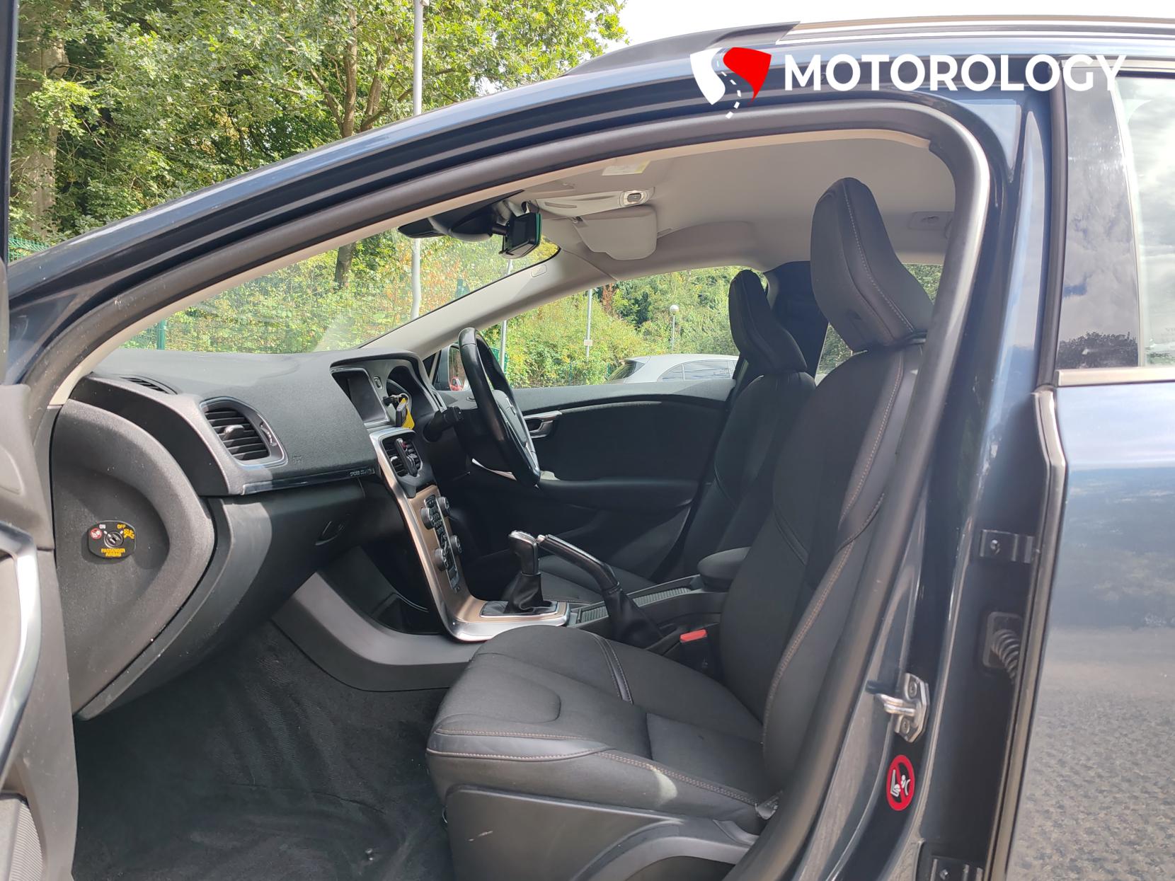 Volvo V40 Cross Country 2.0 D2 Nav Plus Hatchback 5dr Diesel Manual Euro 6 (s/s) (120 ps)