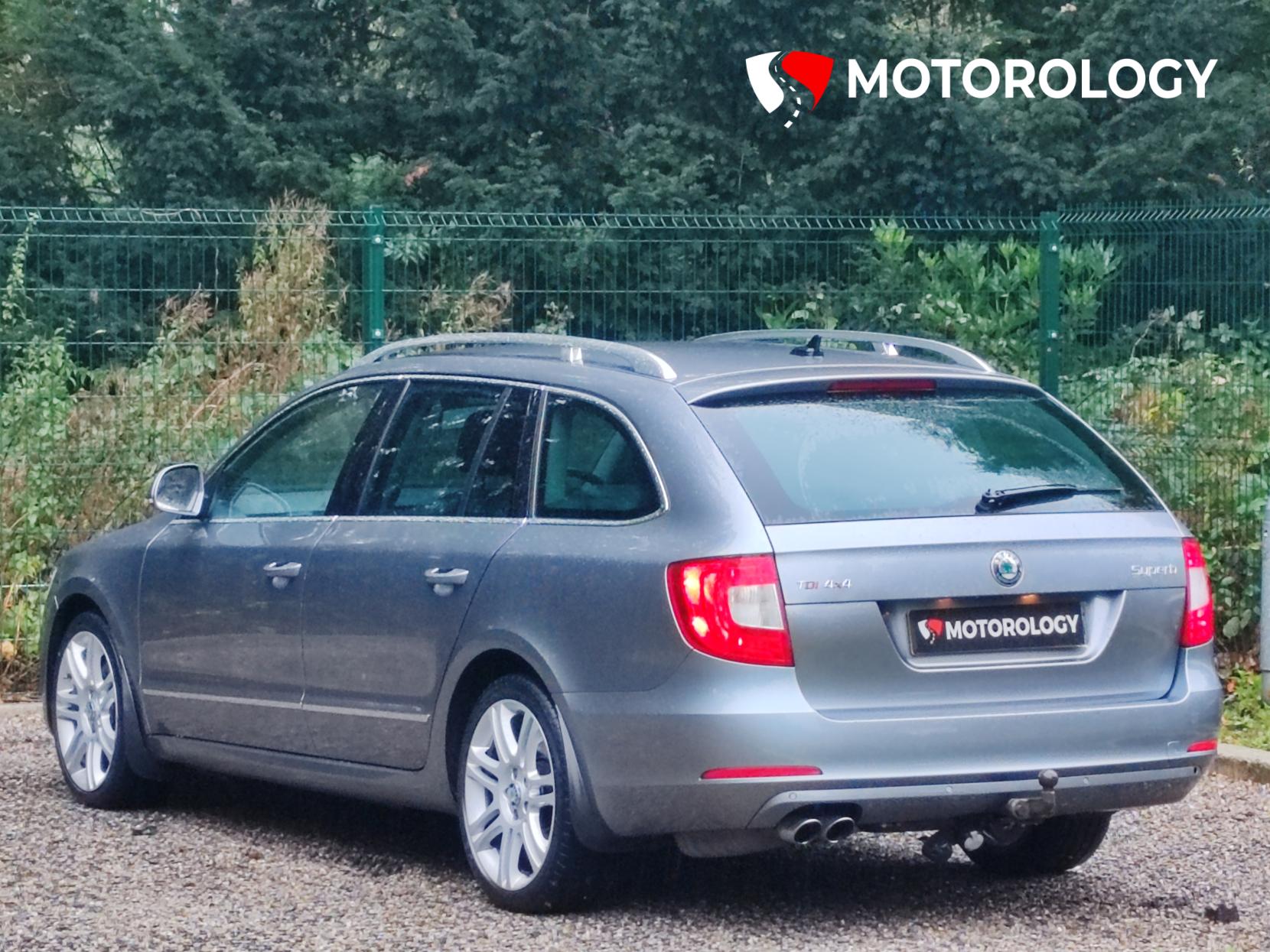 Skoda Superb 2.0 TDI Elegance Estate 5dr Diesel Manual 4WD Euro 5 (170 ps)