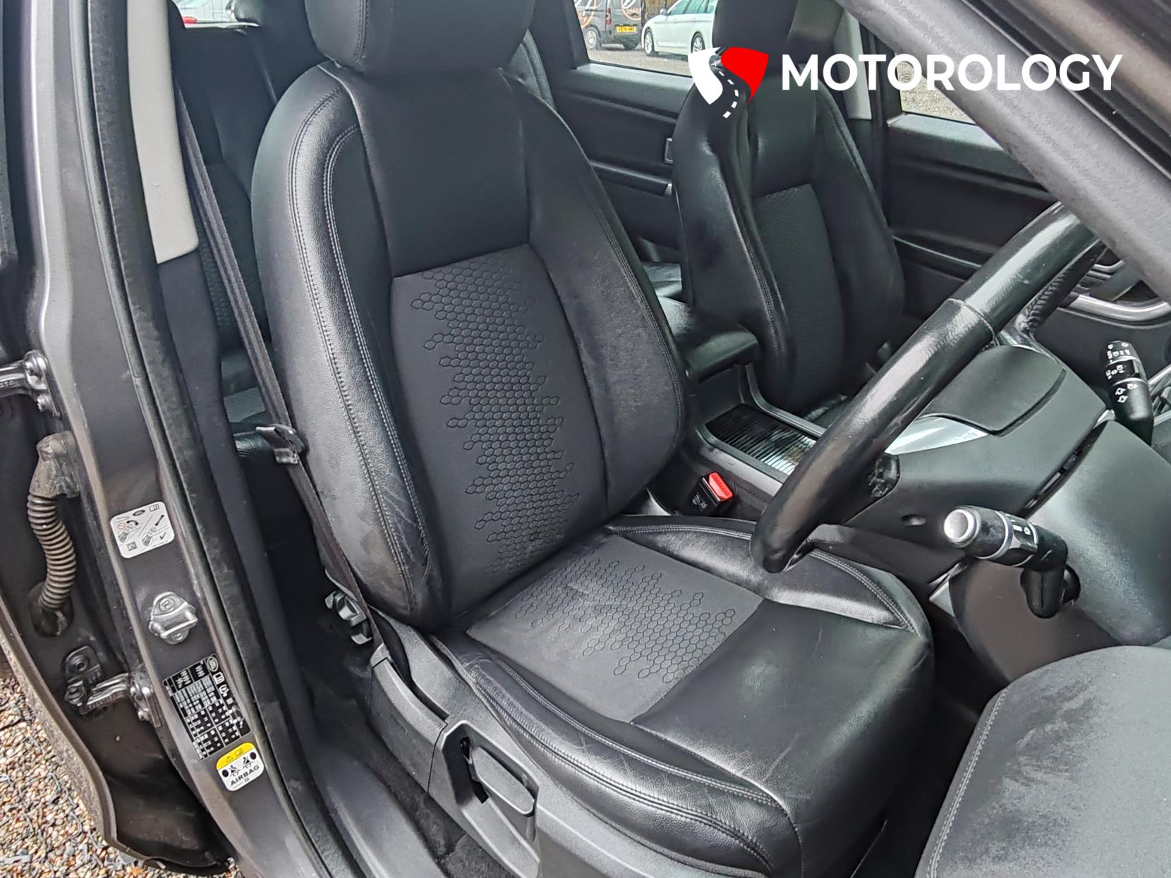 Land Rover Discovery Sport 2.0 TD4 SE Tech SUV 5dr Diesel Manual 4WD Euro 6 (s/s) (180 ps)