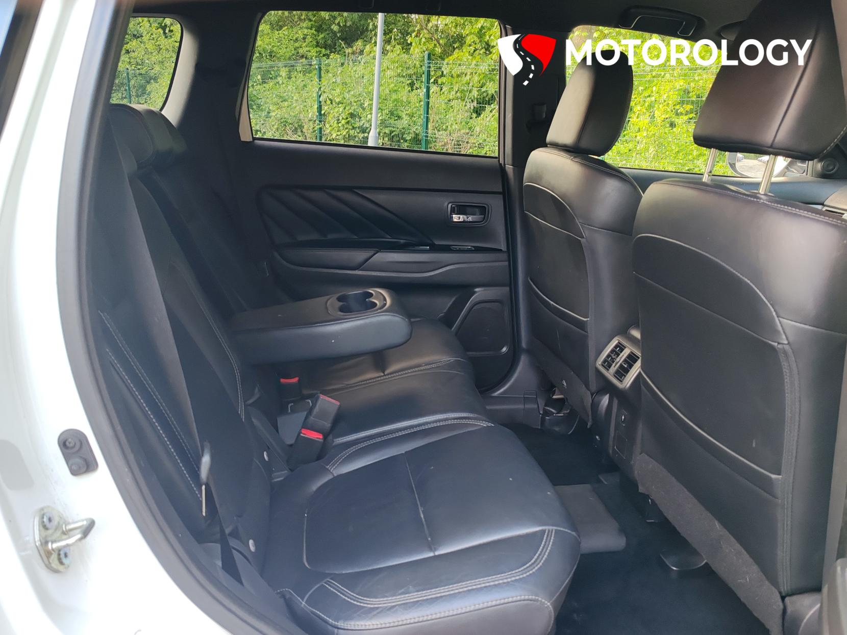 Mitsubishi Outlander 2.4h TwinMotor 13.8kWh Dynamic Safety SUV 5dr Petrol Plug-in Hybrid CVT 4WD Euro 6 (s/s) (224 ps)