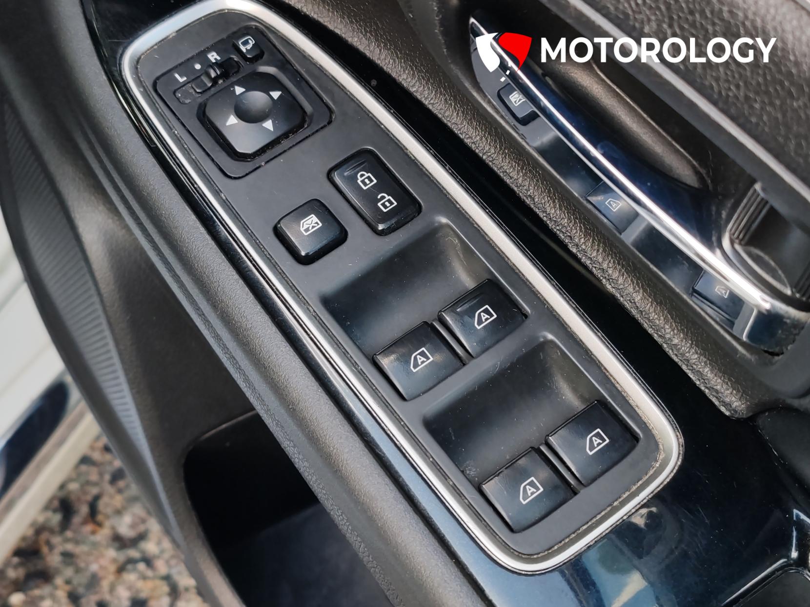 Mitsubishi Outlander 2.4h TwinMotor 13.8kWh Dynamic Safety SUV 5dr Petrol Plug-in Hybrid CVT 4WD Euro 6 (s/s) (224 ps)