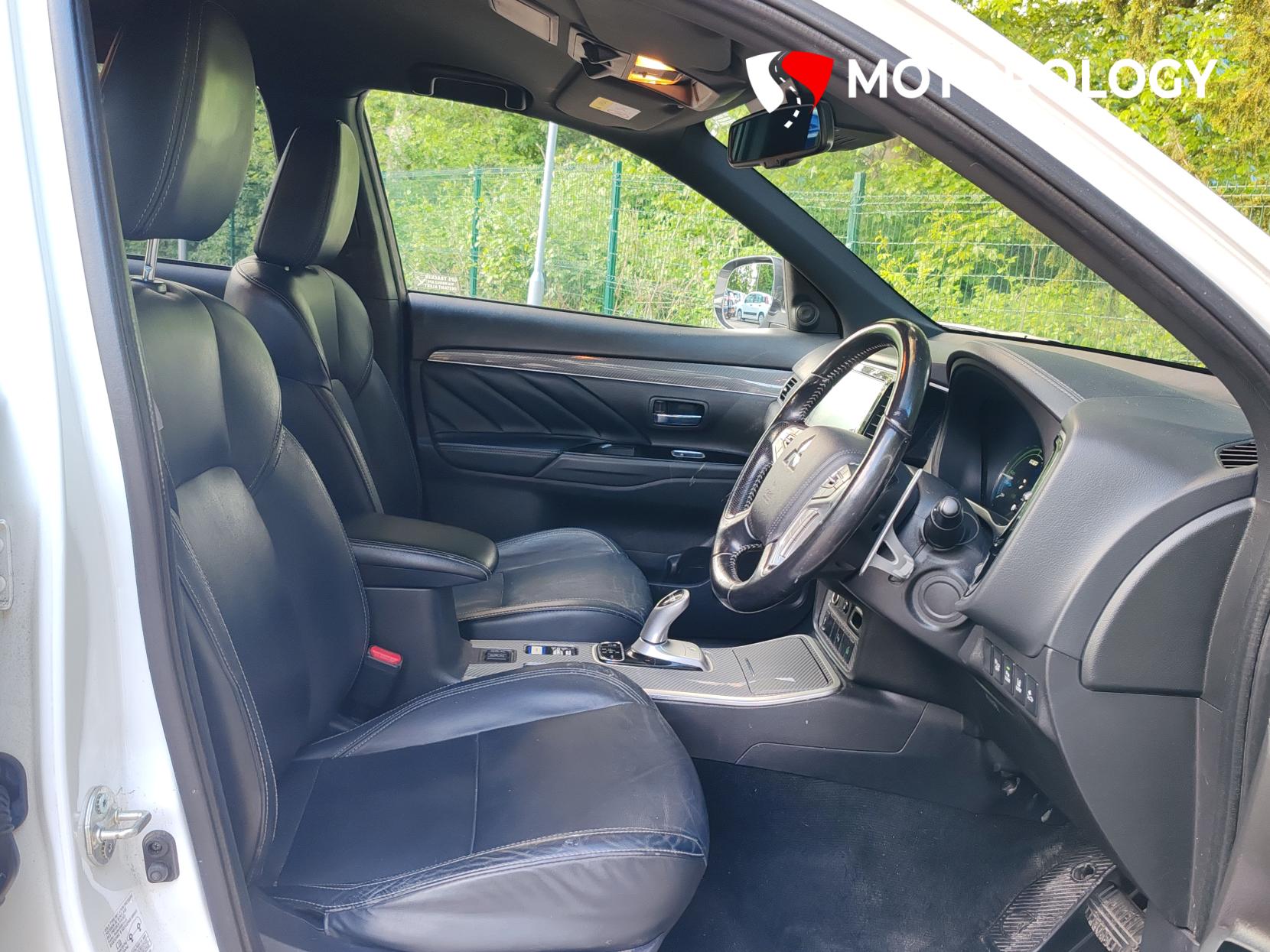 Mitsubishi Outlander 2.4h TwinMotor 13.8kWh Dynamic Safety SUV 5dr Petrol Plug-in Hybrid CVT 4WD Euro 6 (s/s) (224 ps)