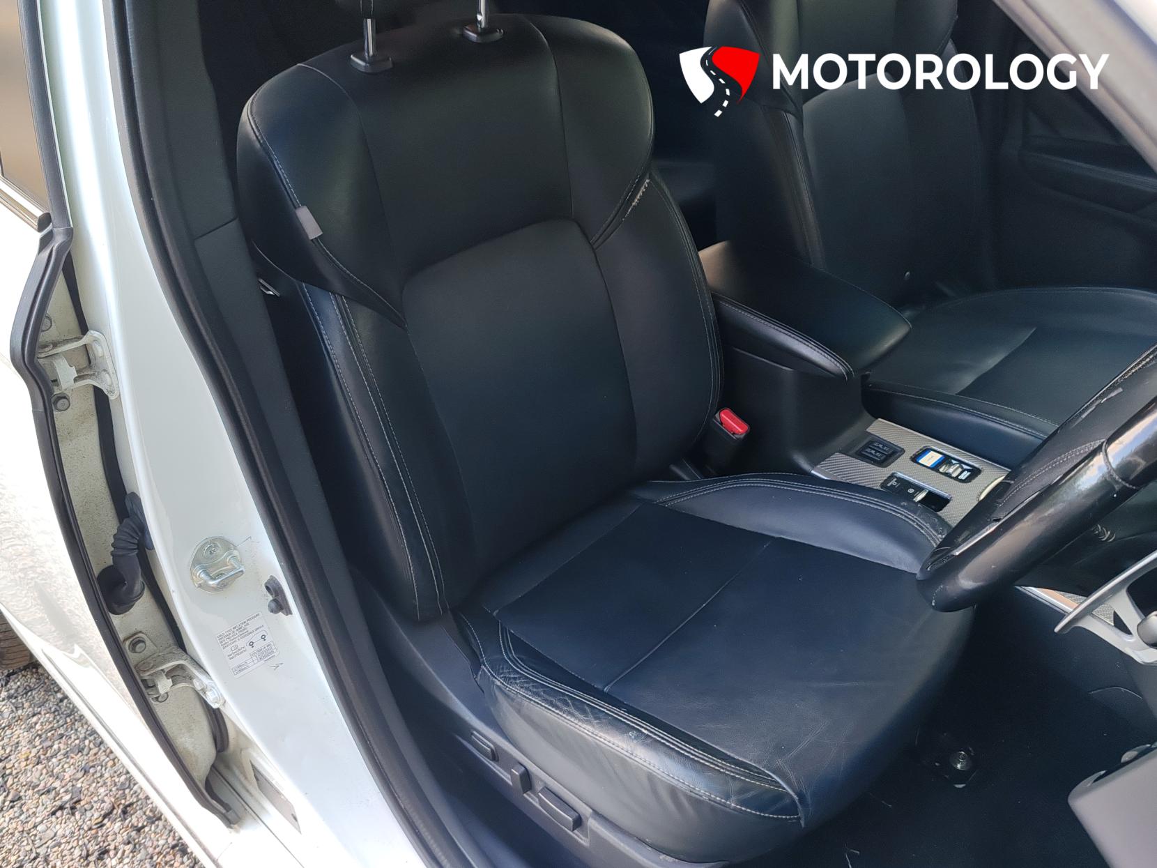 Mitsubishi Outlander 2.4h TwinMotor 13.8kWh Dynamic Safety SUV 5dr Petrol Plug-in Hybrid CVT 4WD Euro 6 (s/s) (224 ps)