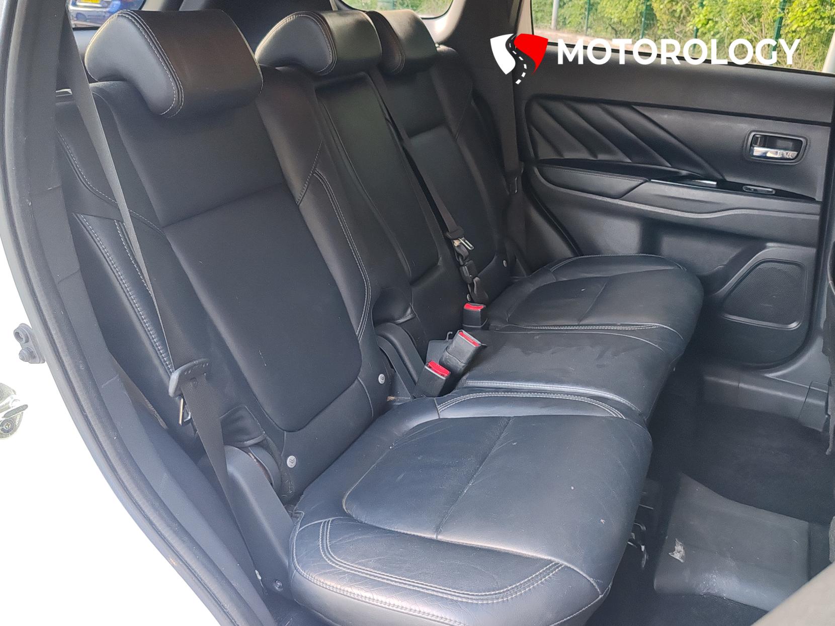 Mitsubishi Outlander 2.4h TwinMotor 13.8kWh Dynamic Safety SUV 5dr Petrol Plug-in Hybrid CVT 4WD Euro 6 (s/s) (224 ps)