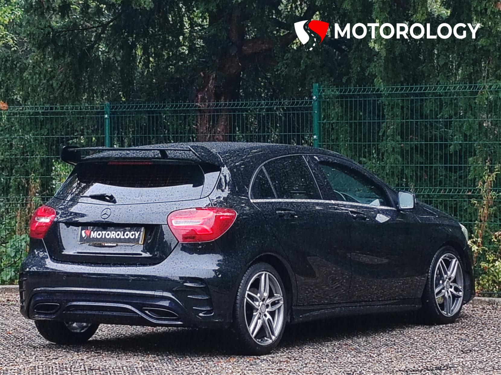 Mercedes-Benz A Class 2.1 A200d AMG Line (Premium) Hatchback 5dr Diesel Manual Euro 6 (s/s) (136 ps)