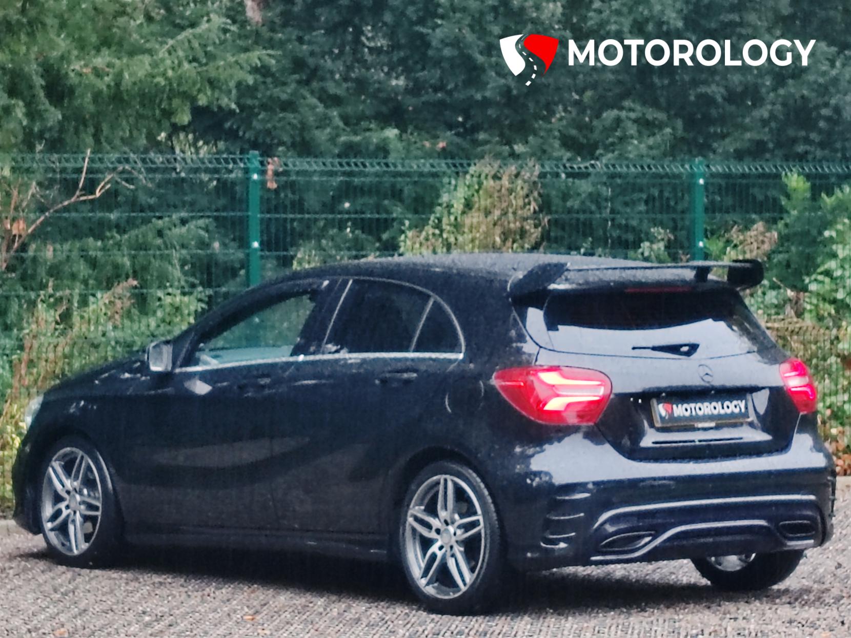 Mercedes-Benz A Class 2.1 A200d AMG Line (Premium) Hatchback 5dr Diesel Manual Euro 6 (s/s) (136 ps)