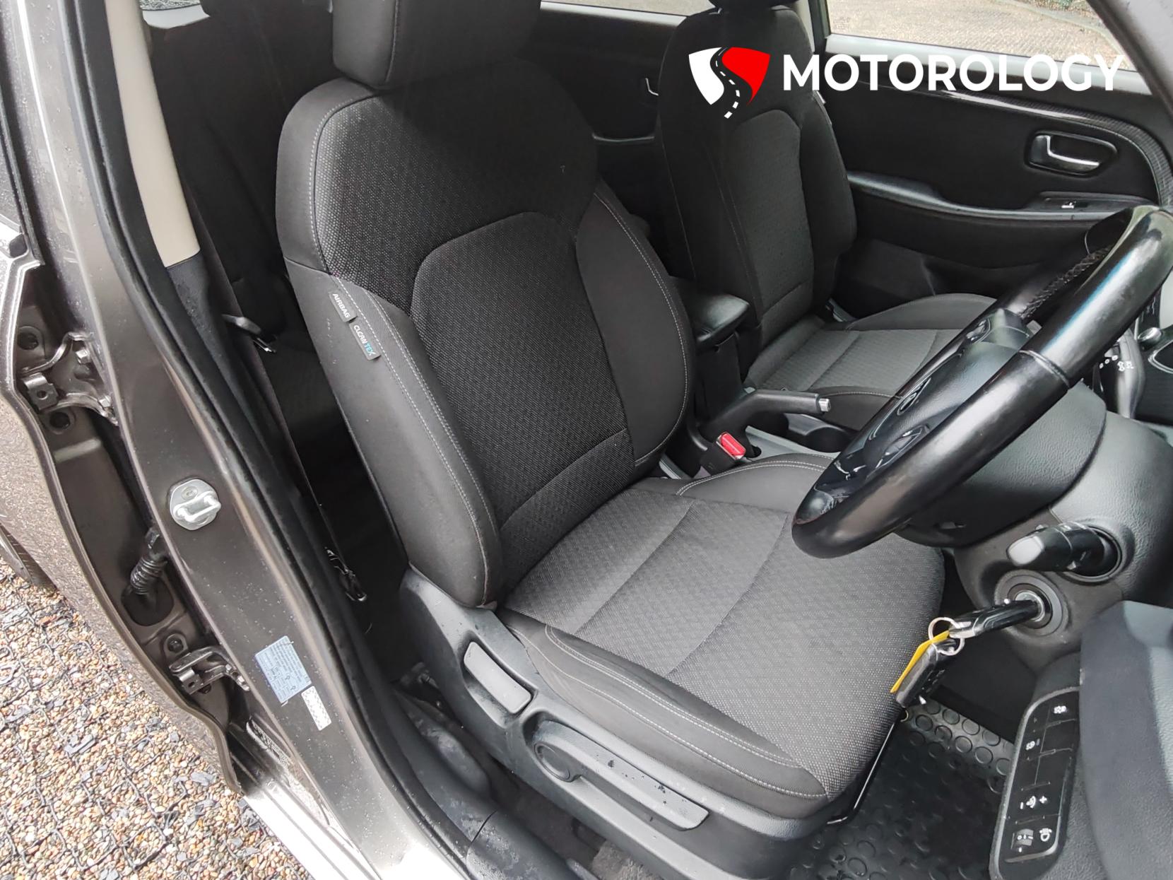 Kia Carens 1.7 CRDi 2 MPV 5dr Diesel Manual Euro 6 (s/s) (114 bhp)