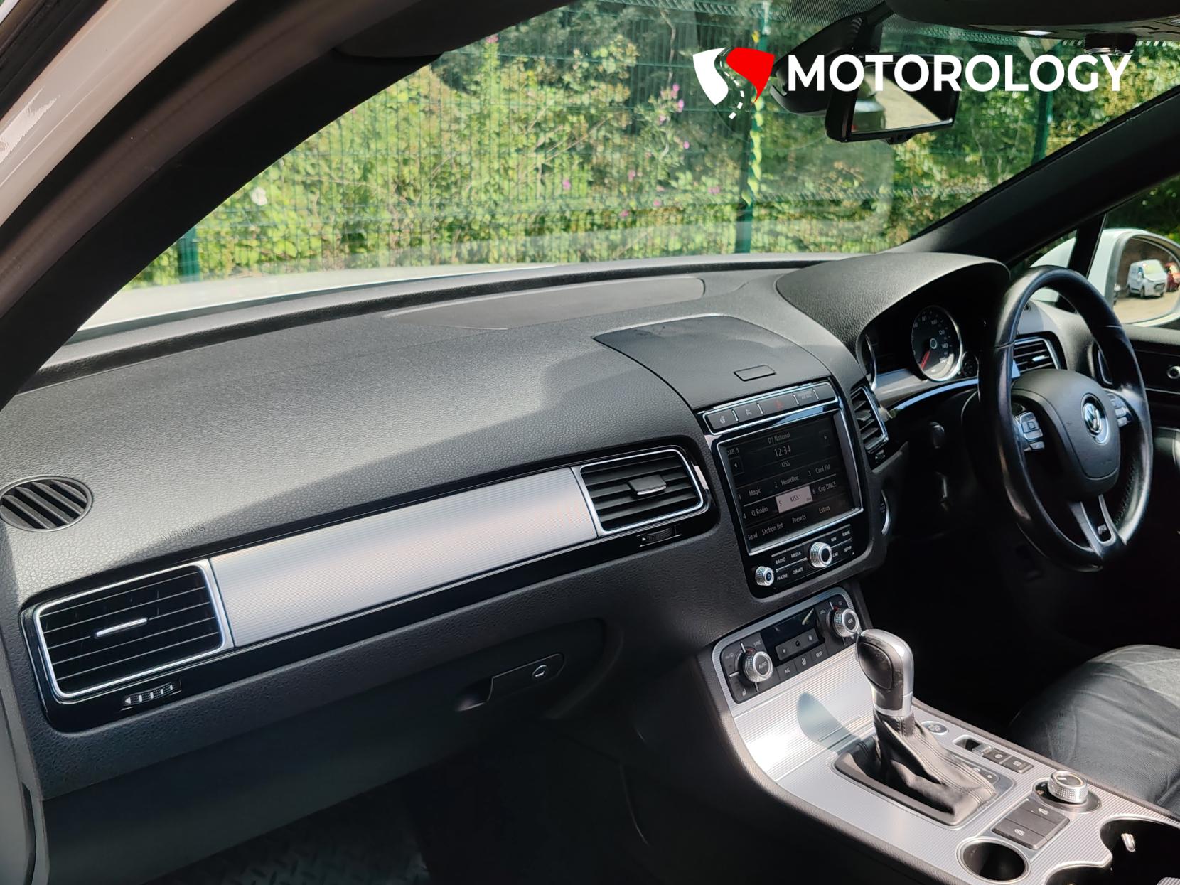 Volkswagen Touareg 3.0 TDI V6 BlueMotion Tech R-Line SUV 5dr Diesel Tiptronic 4WD Euro 6 (s/s) (262 ps)