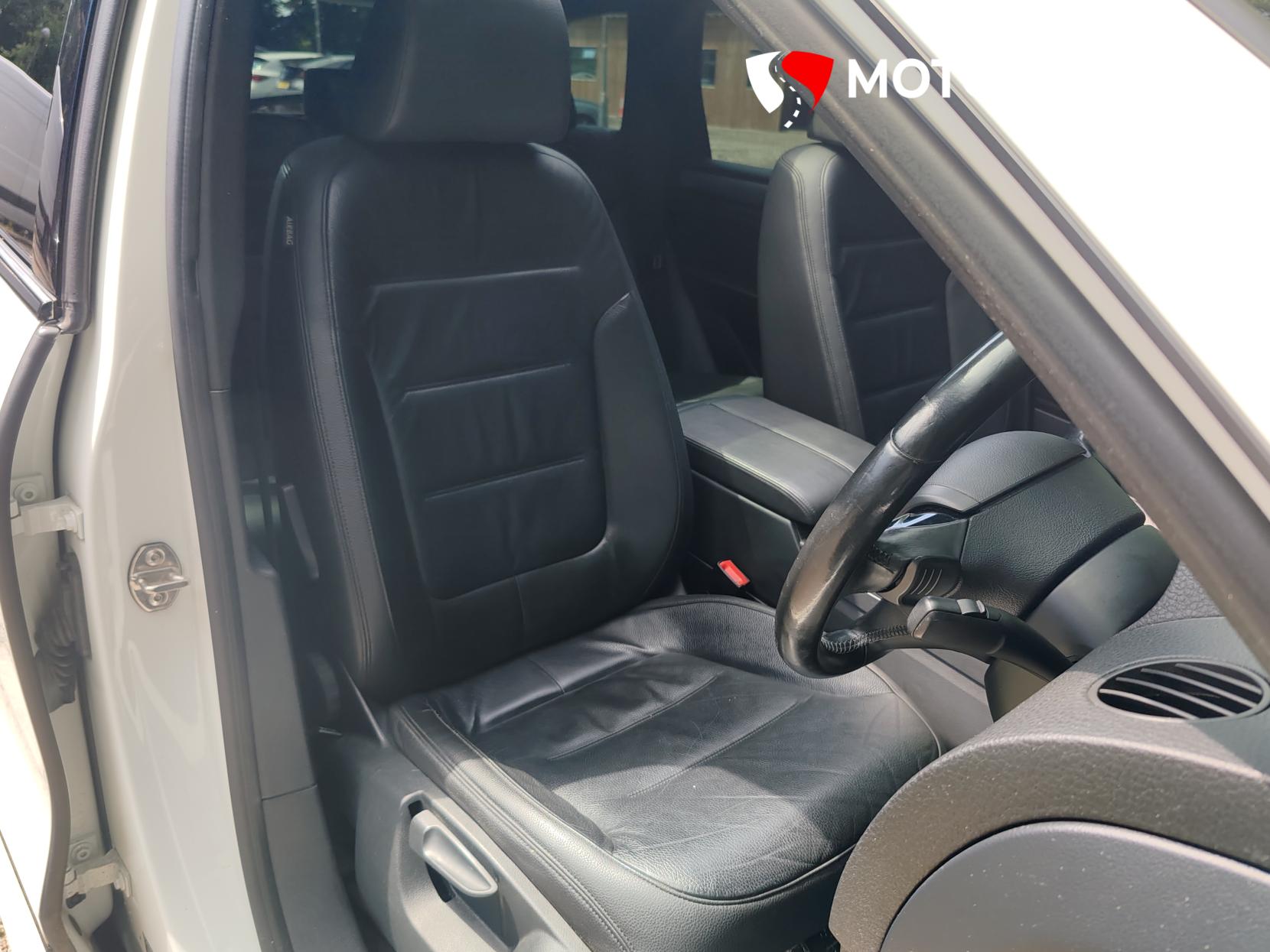 Volkswagen Touareg 3.0 TDI V6 BlueMotion Tech R-Line SUV 5dr Diesel Tiptronic 4WD Euro 6 (s/s) (262 ps)