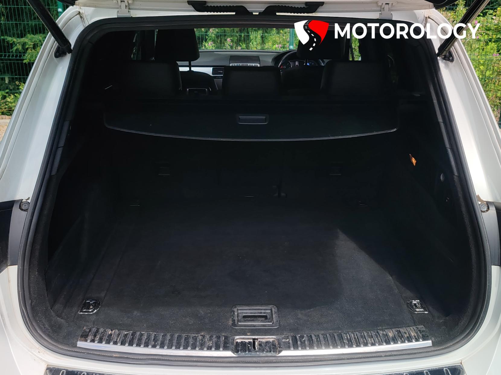 Volkswagen Touareg 3.0 TDI V6 BlueMotion Tech R-Line SUV 5dr Diesel Tiptronic 4WD Euro 6 (s/s) (262 ps)