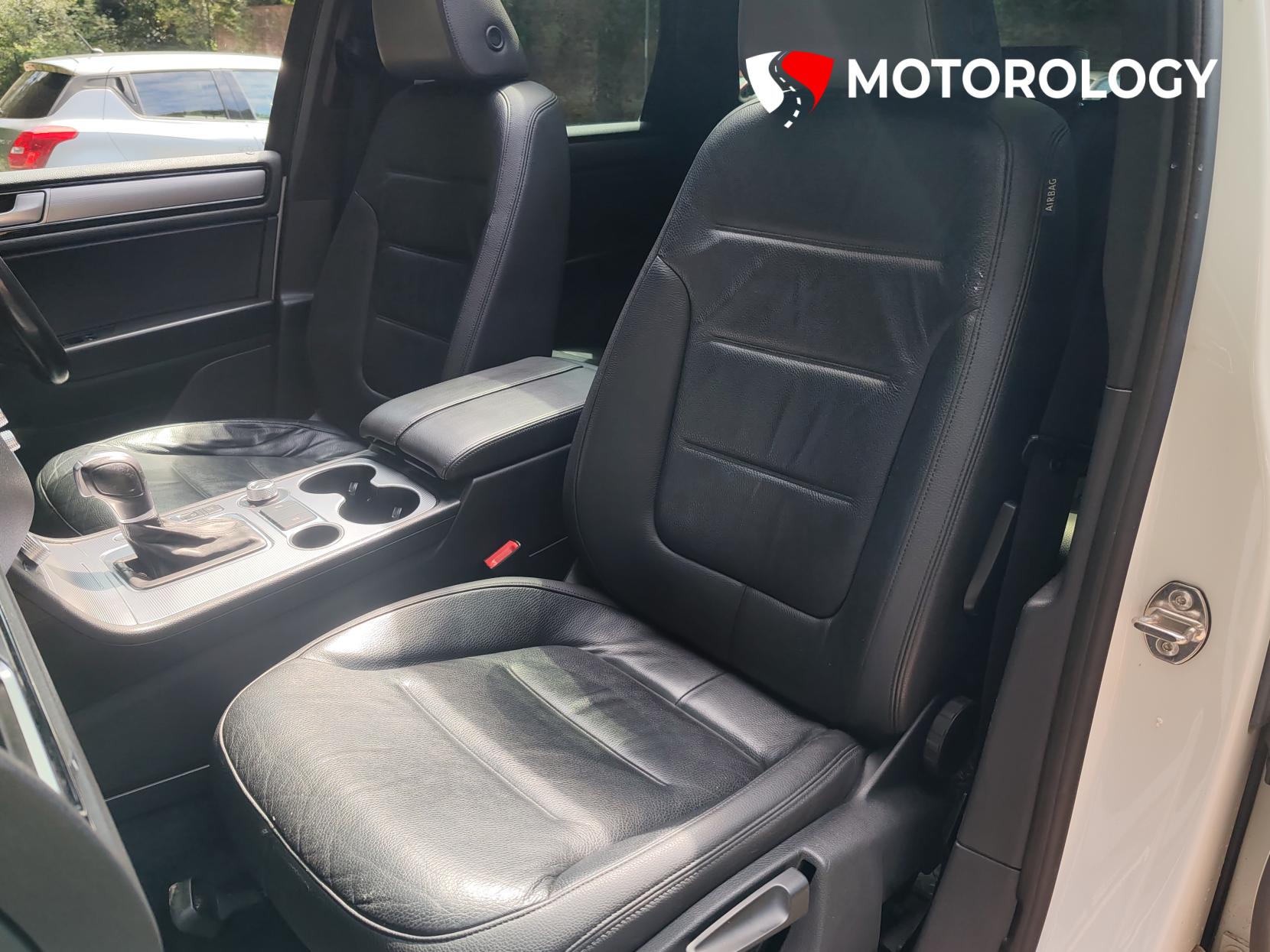 Volkswagen Touareg 3.0 TDI V6 BlueMotion Tech R-Line SUV 5dr Diesel Tiptronic 4WD Euro 6 (s/s) (262 ps)