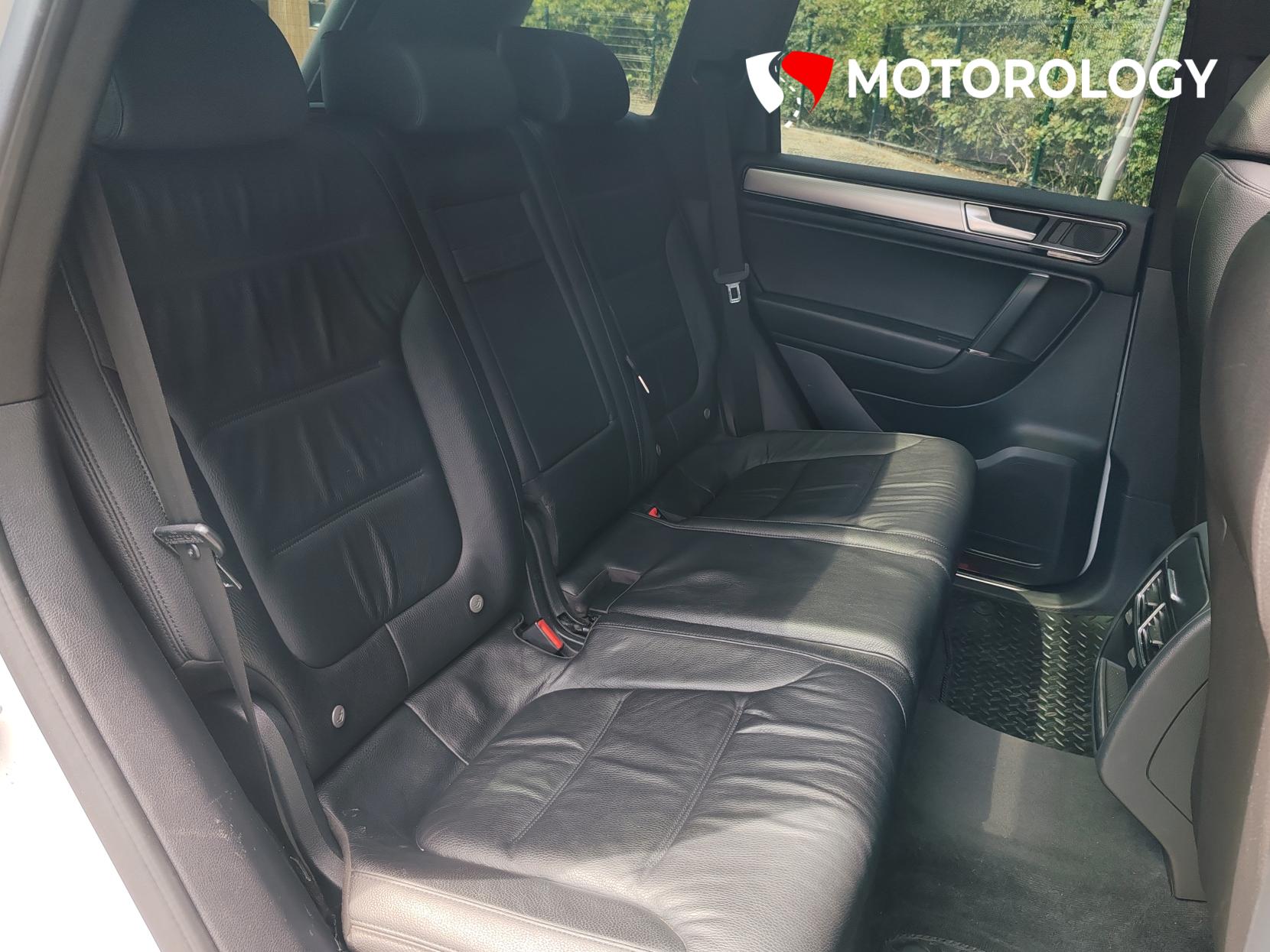 Volkswagen Touareg 3.0 TDI V6 BlueMotion Tech R-Line SUV 5dr Diesel Tiptronic 4WD Euro 6 (s/s) (262 ps)