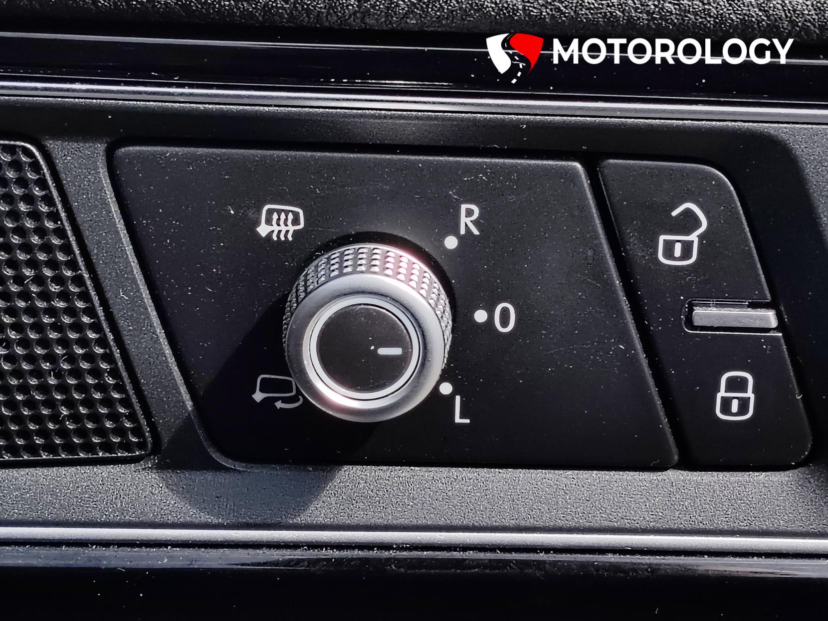 Volkswagen Touareg 3.0 TDI V6 BlueMotion Tech R-Line SUV 5dr Diesel Tiptronic 4WD Euro 6 (s/s) (262 ps)