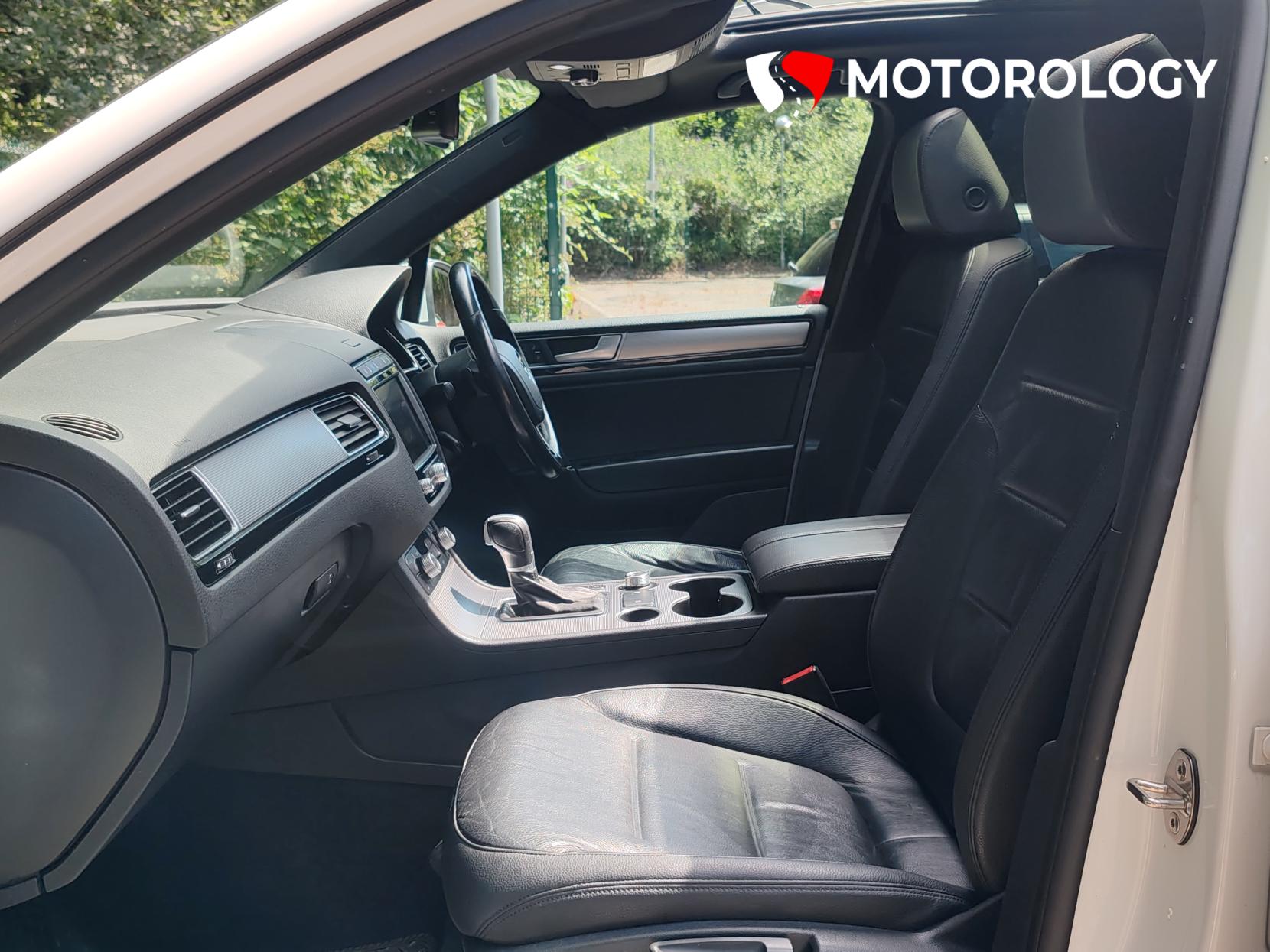 Volkswagen Touareg 3.0 TDI V6 BlueMotion Tech R-Line SUV 5dr Diesel Tiptronic 4WD Euro 6 (s/s) (262 ps)