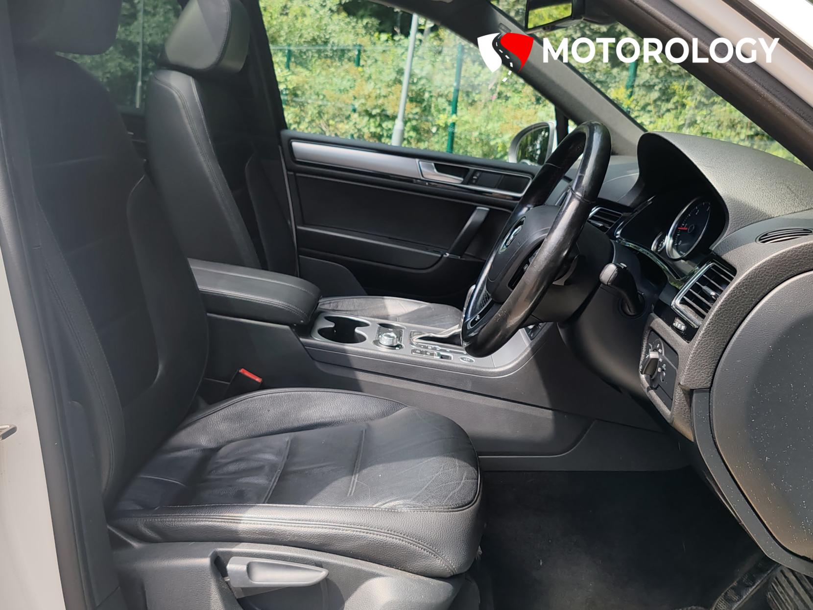 Volkswagen Touareg 3.0 TDI V6 BlueMotion Tech R-Line SUV 5dr Diesel Tiptronic 4WD Euro 6 (s/s) (262 ps)