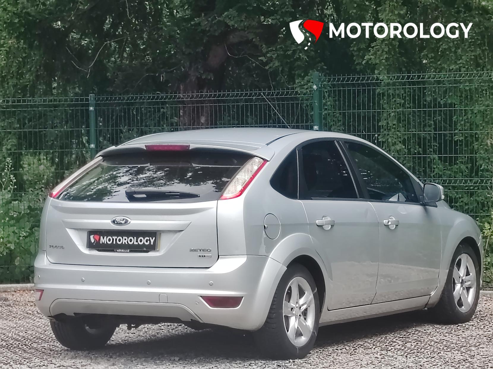 Ford Focus 1.6 TDCi DPF Zetec Hatchback 5dr Diesel Manual (119 g/km, 108 bhp)