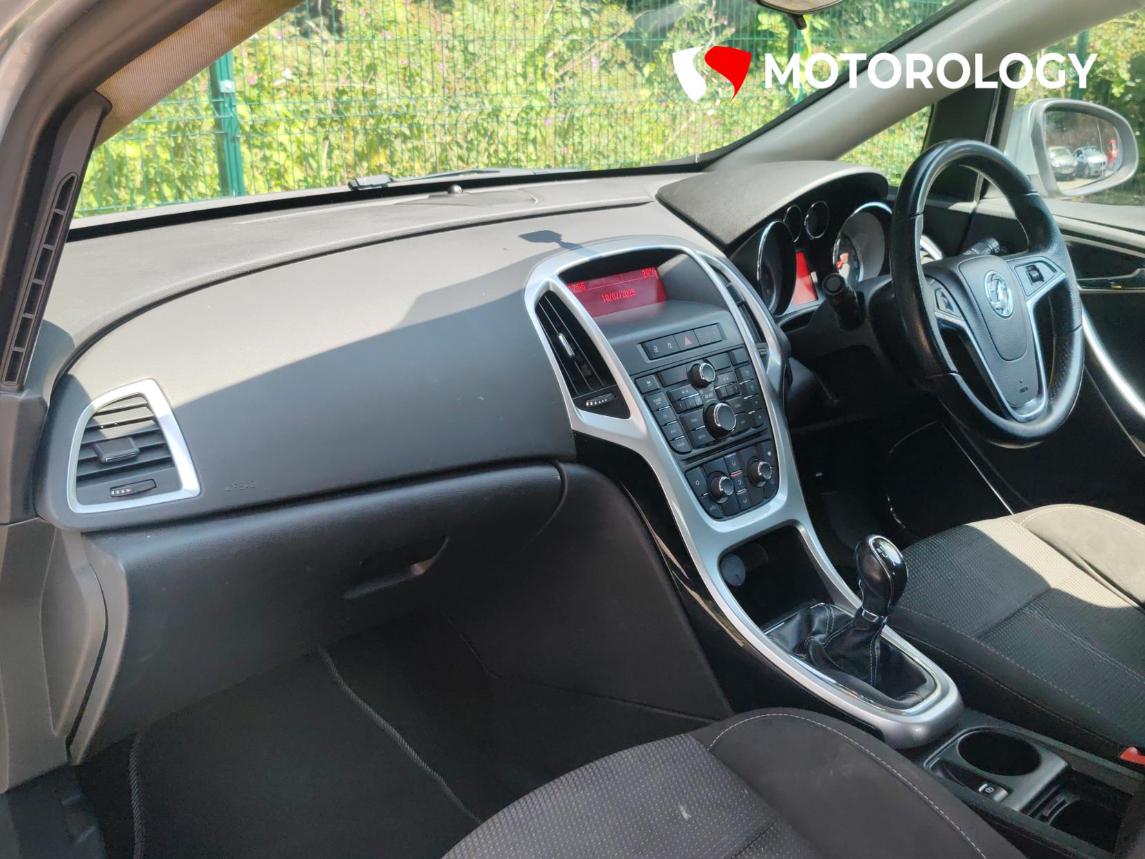 Vauxhall Astra 1.6 16v SRi Hatchback 5dr Petrol Manual Euro 5 (115 ps)