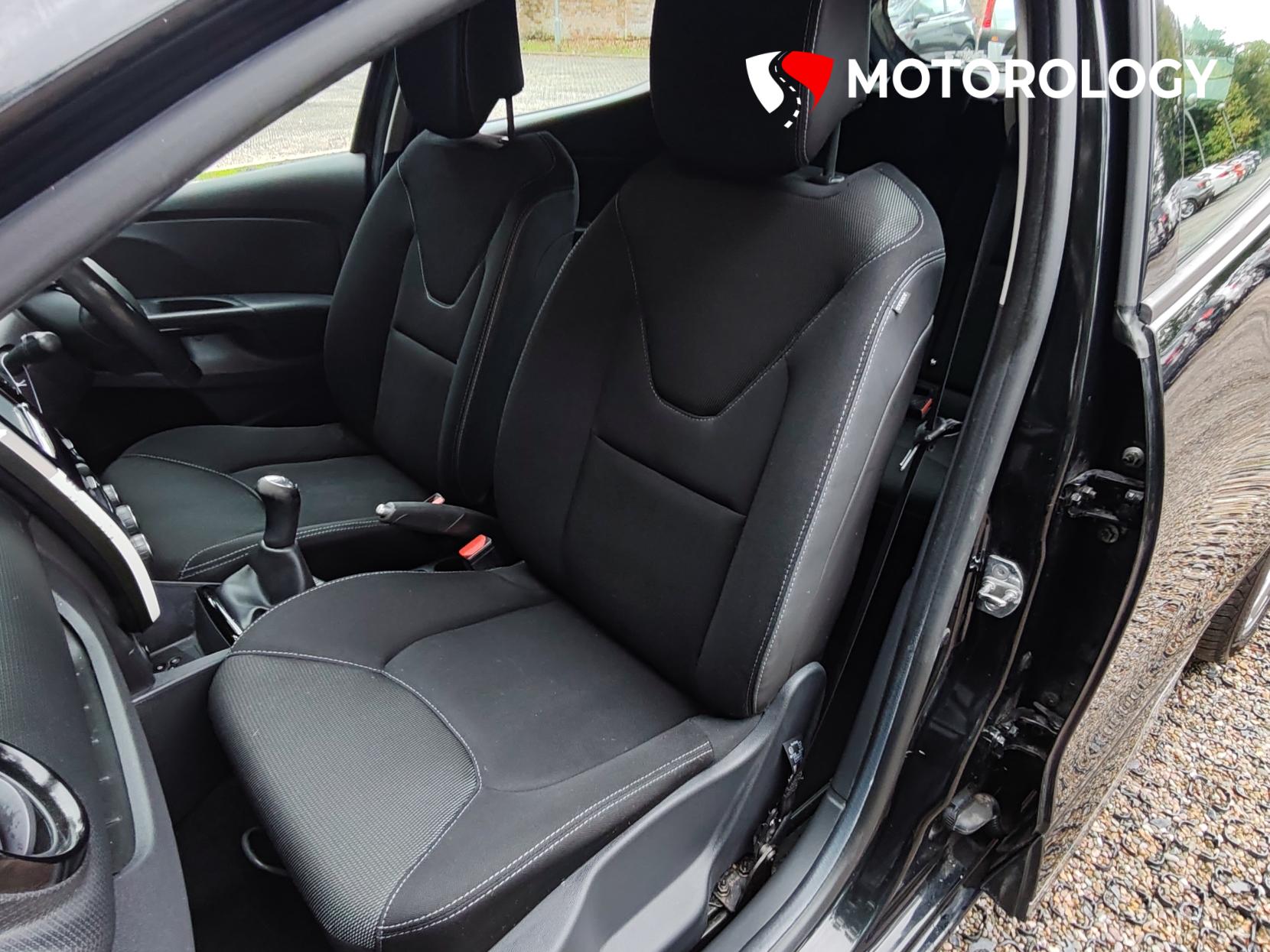 Renault Clio 0.9 TCe Dynamique Nav Hatchback 5dr Petrol Manual Euro 6 (s/s) (90 ps)