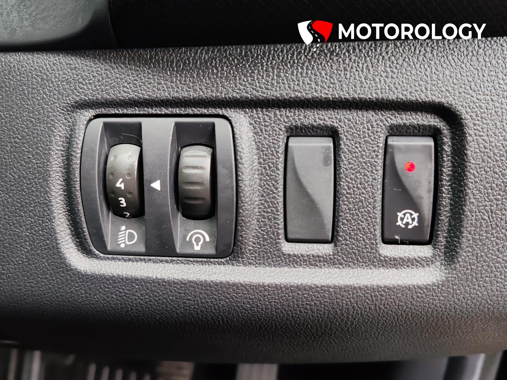 Renault Clio 0.9 TCe Dynamique Nav Hatchback 5dr Petrol Manual Euro 6 (s/s) (90 ps)