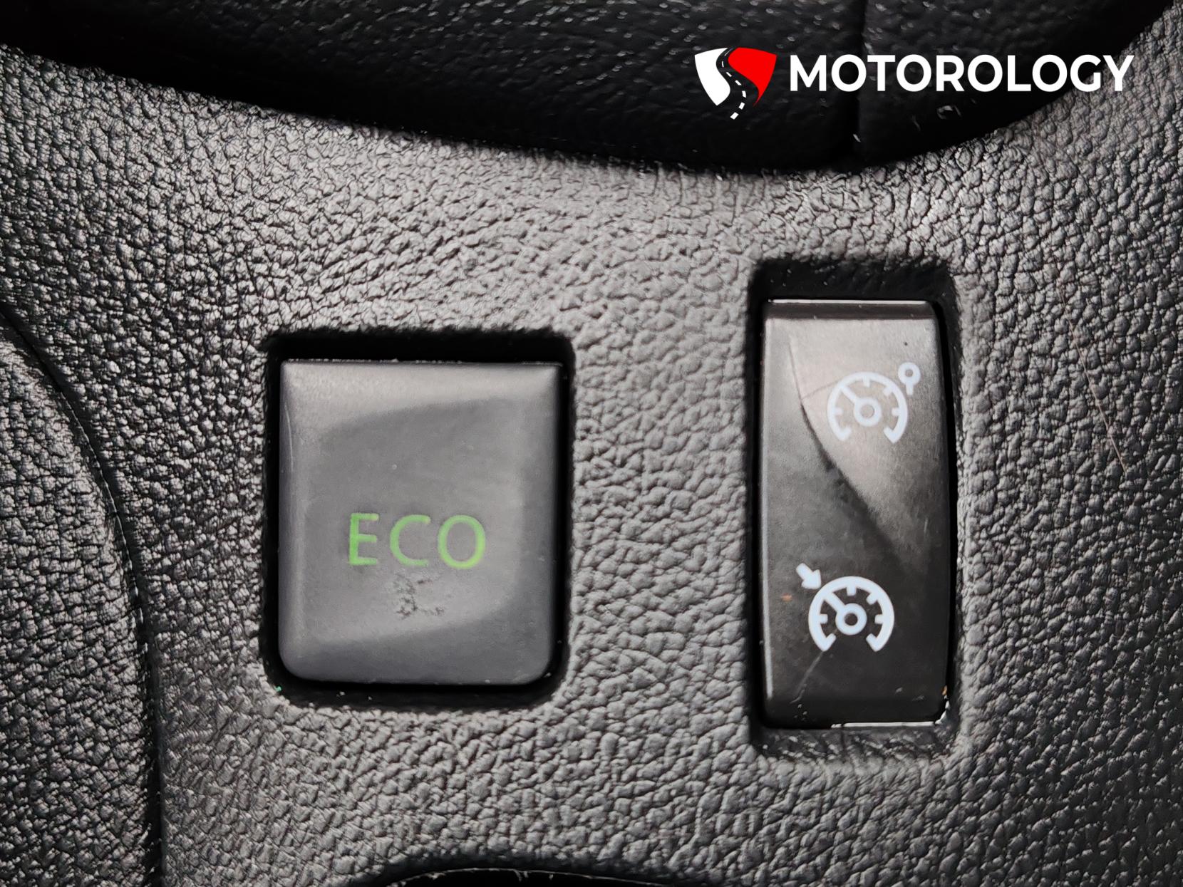 Renault Clio 0.9 TCe Dynamique Nav Hatchback 5dr Petrol Manual Euro 6 (s/s) (90 ps)