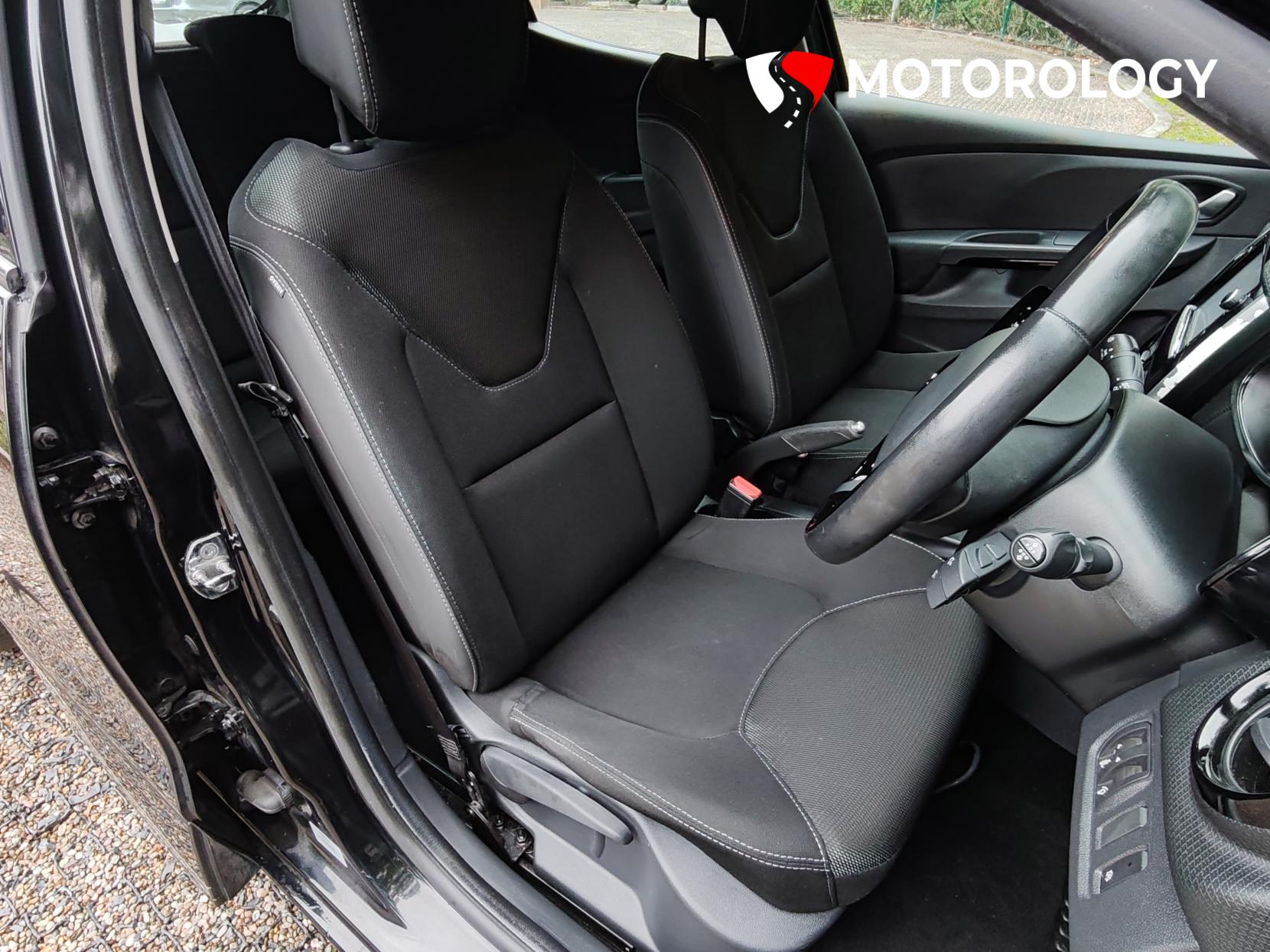 Renault Clio 0.9 TCe Dynamique Nav Hatchback 5dr Petrol Manual Euro 6 (s/s) (90 ps)