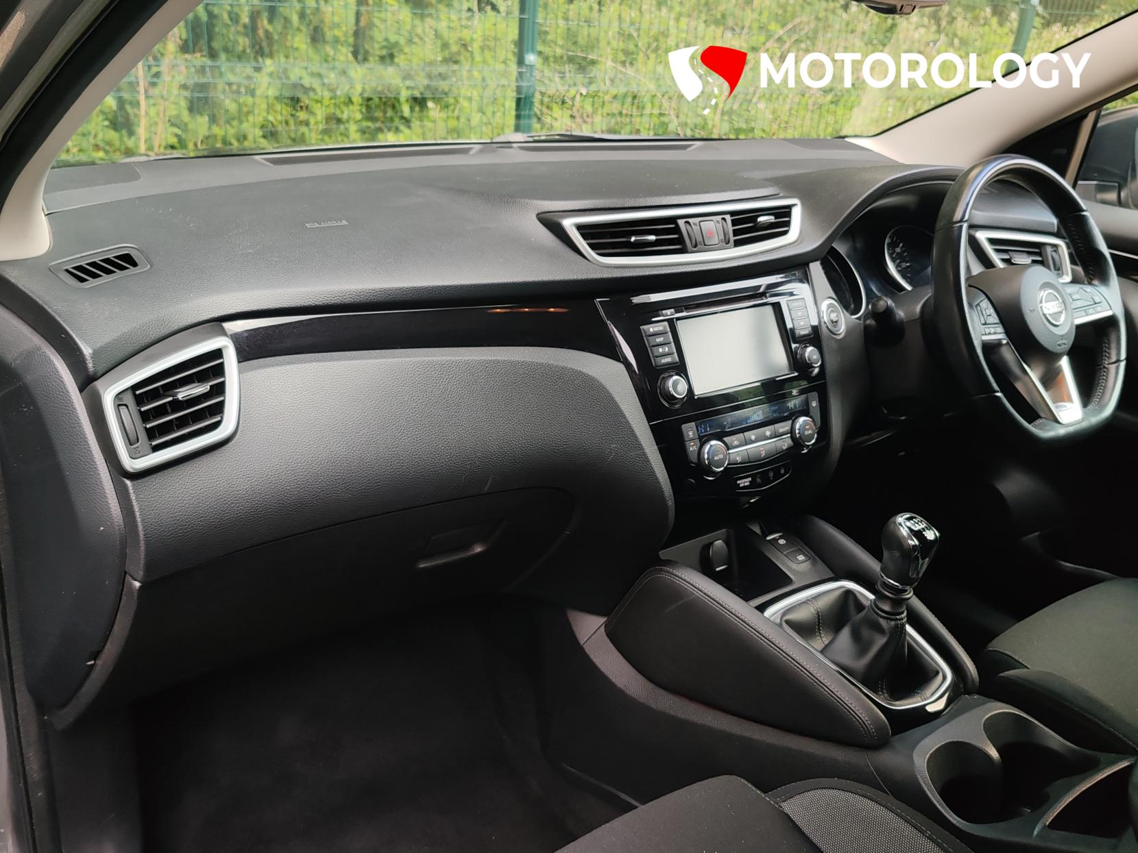 Nissan Qashqai 1.3 DIG-T N-Connecta SUV 5dr Petrol Manual Euro 6 (s/s) (160 ps)