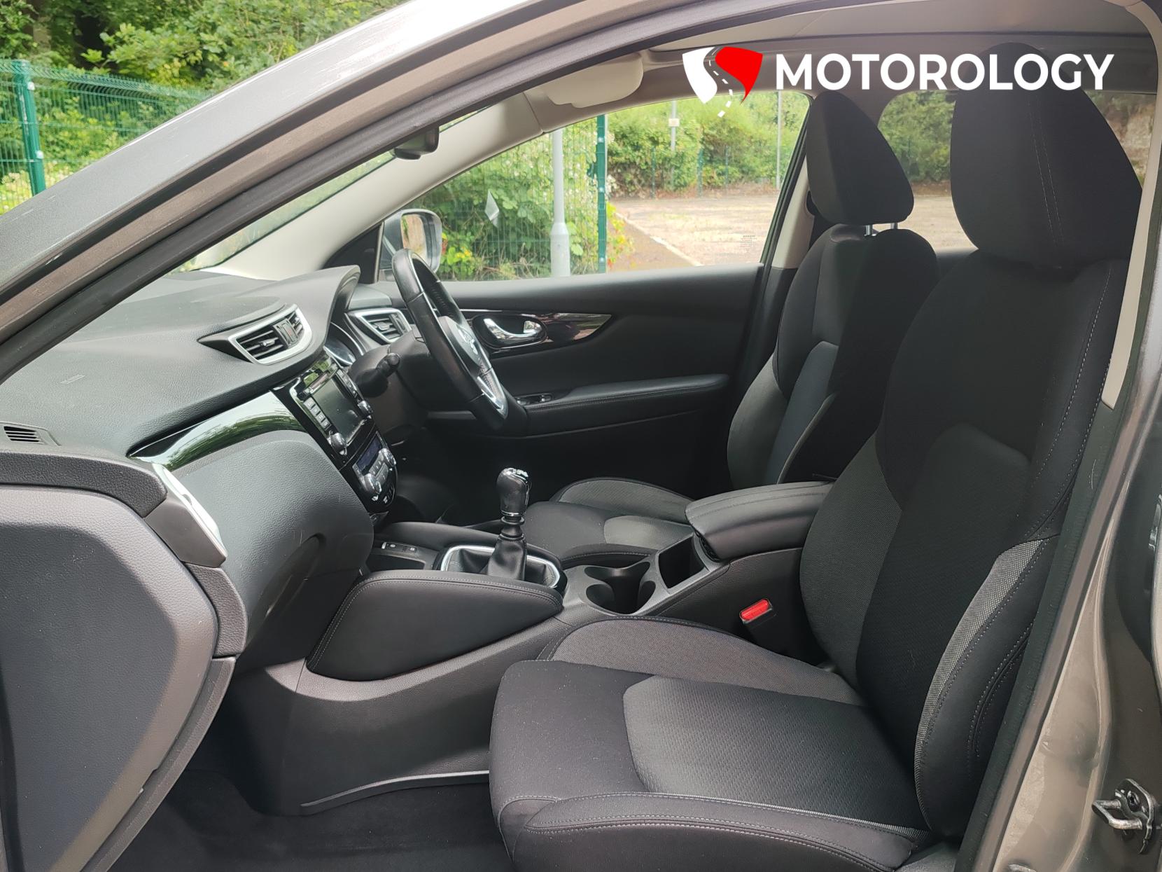 Nissan Qashqai 1.3 DIG-T N-Connecta SUV 5dr Petrol Manual Euro 6 (s/s) (160 ps)