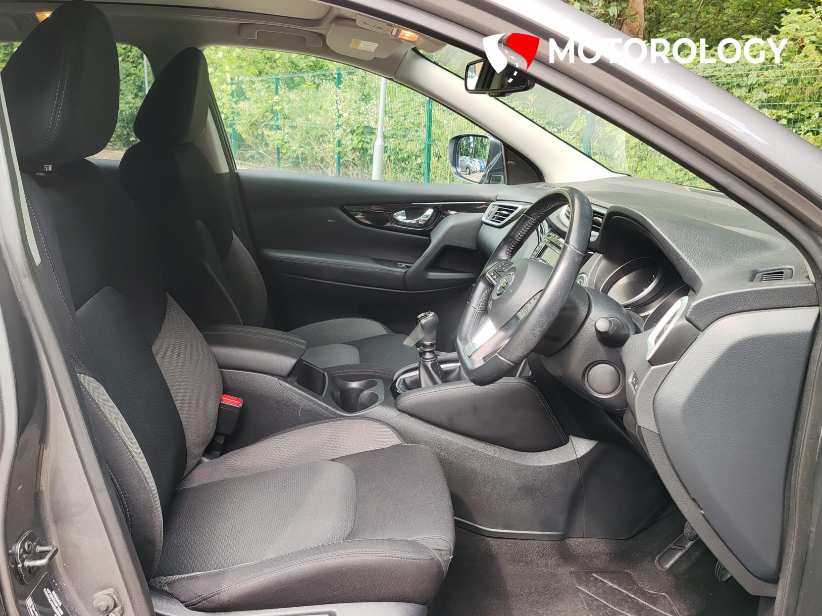 Nissan Qashqai 1.3 DIG-T N-Connecta SUV 5dr Petrol Manual Euro 6 (s/s) (160 ps)
