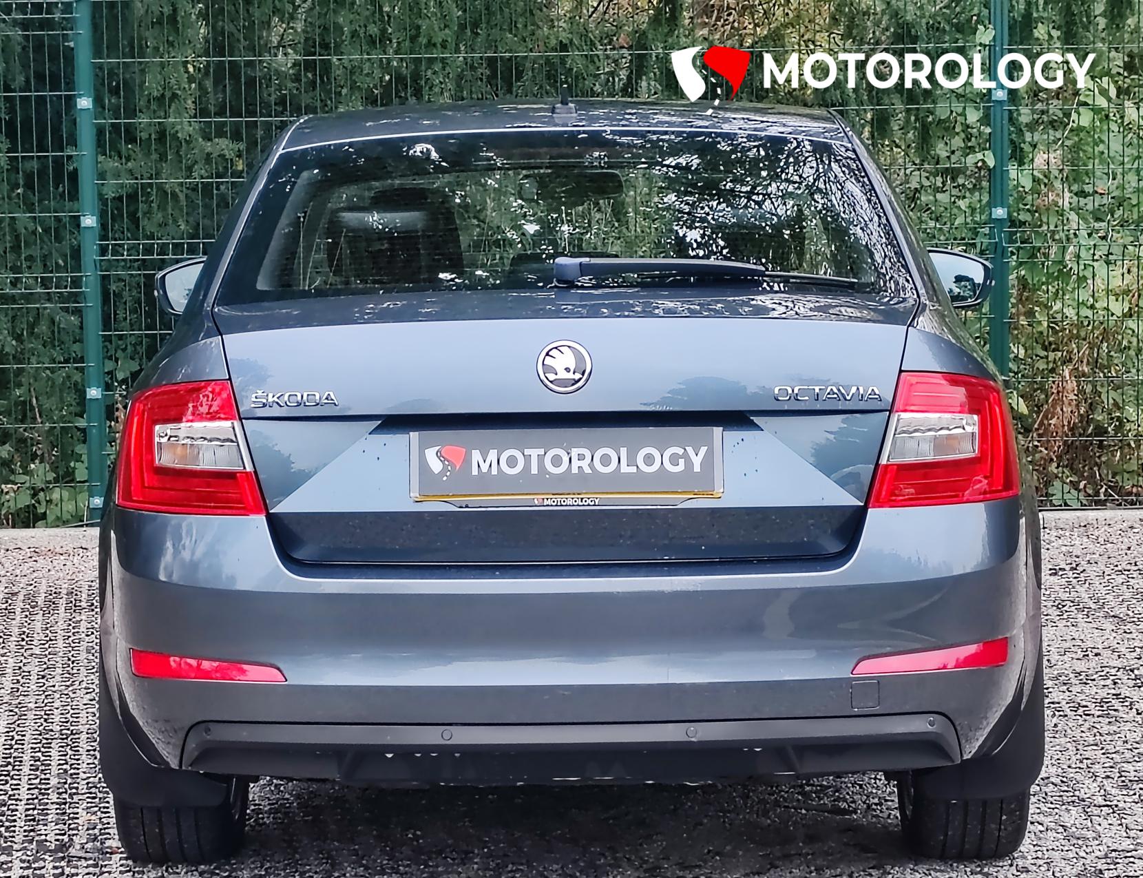 Skoda Octavia 1.6 TDI Elegance Hatchback 5dr Diesel DSG Euro 5 (s/s) (105 ps)