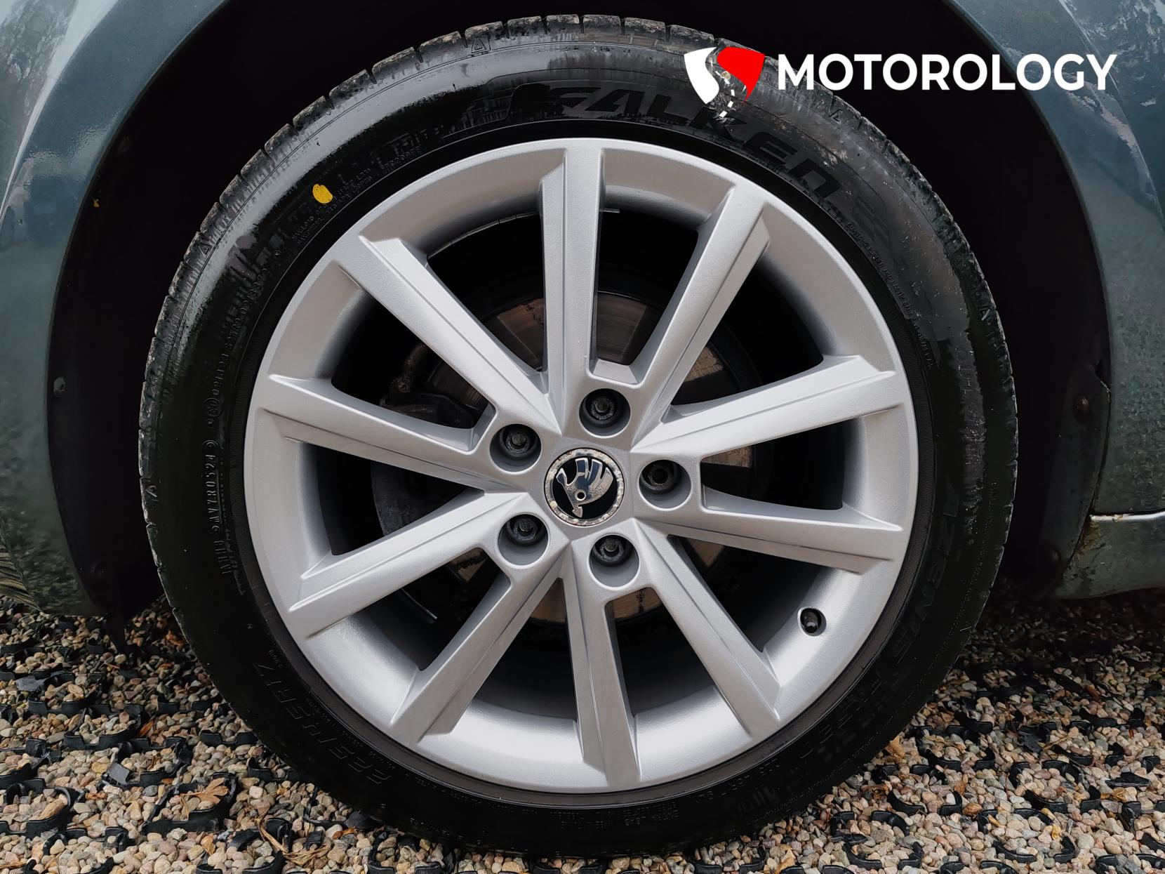 Skoda Octavia 1.6 TDI Elegance Hatchback 5dr Diesel DSG Euro 5 (s/s) (105 ps)