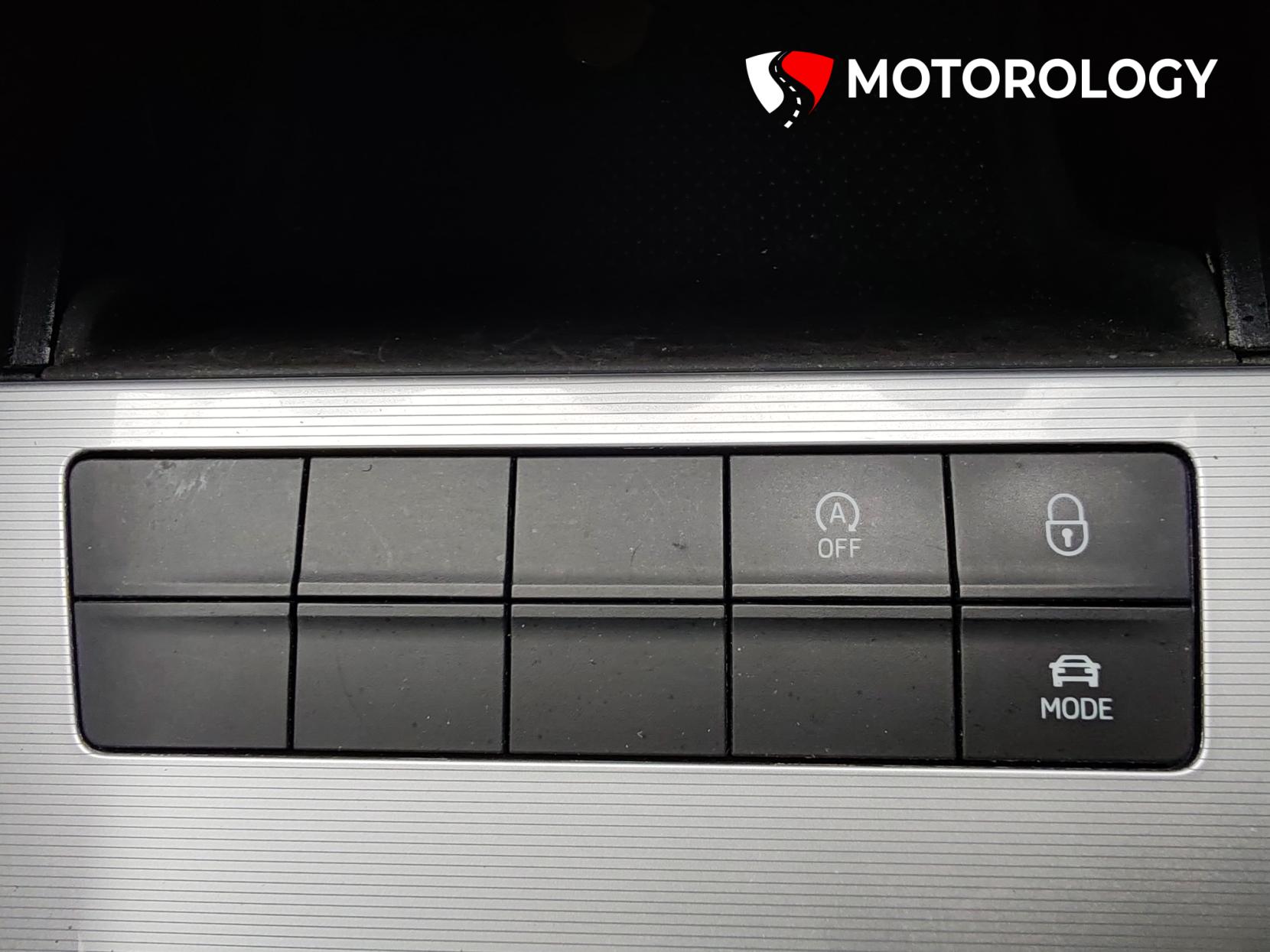 Skoda Octavia 1.6 TDI Elegance Hatchback 5dr Diesel DSG Euro 5 (s/s) (105 ps)