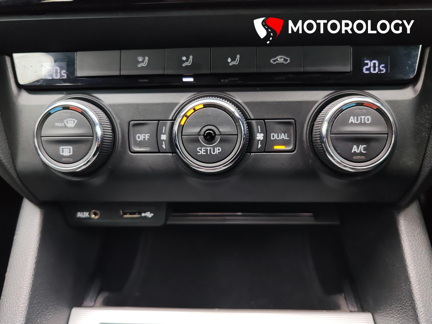 Skoda Octavia 1.6 TDI Elegance Hatchback 5dr Diesel DSG Euro 5 (s/s) (105 ps)