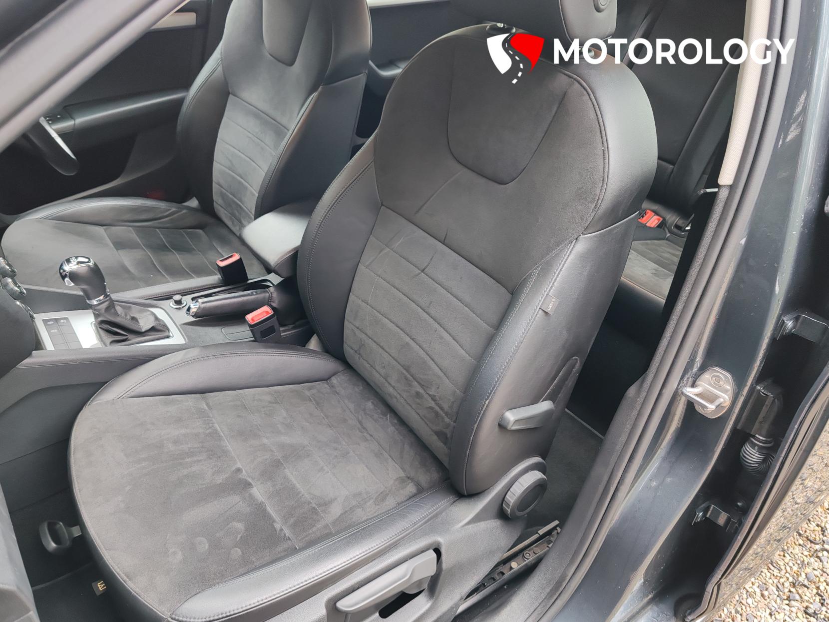 Skoda Octavia 1.6 TDI Elegance Hatchback 5dr Diesel DSG Euro 5 (s/s) (105 ps)