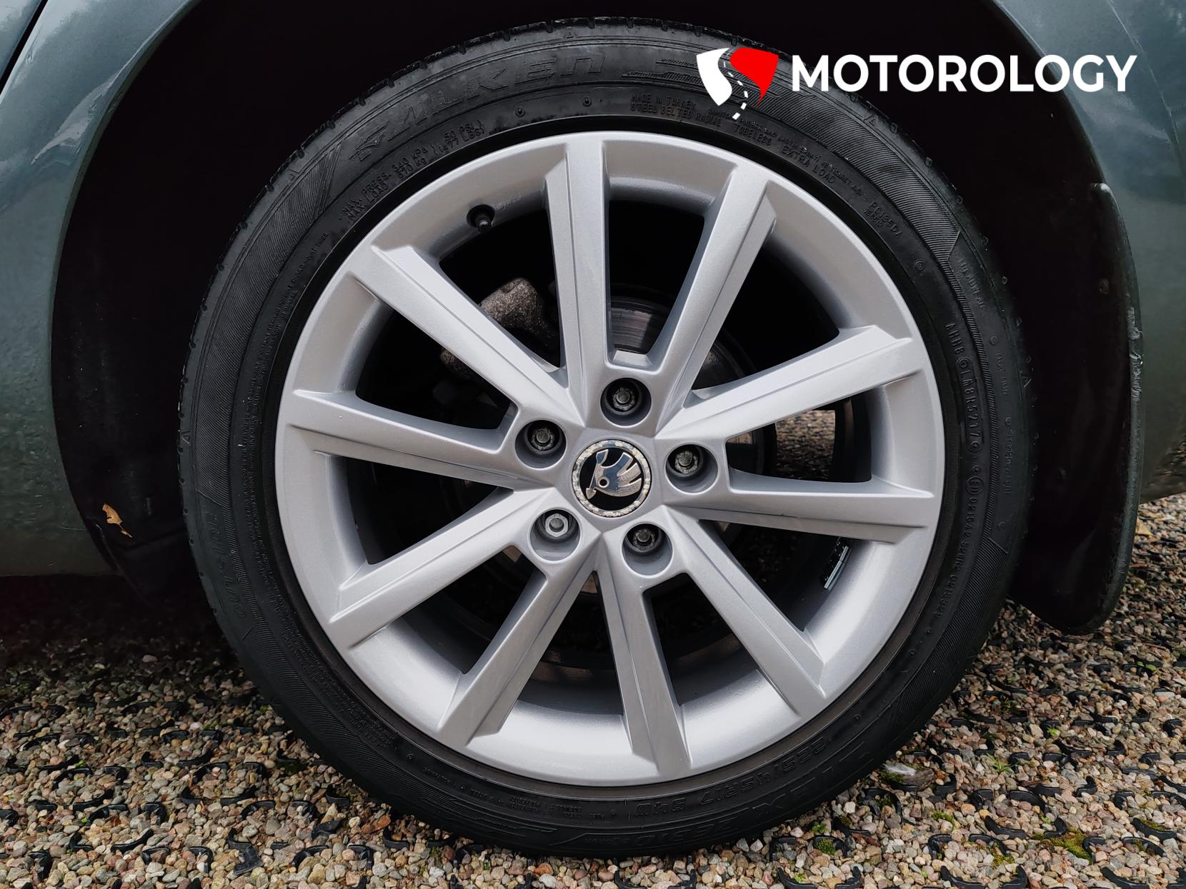 Skoda Octavia 1.6 TDI Elegance Hatchback 5dr Diesel DSG Euro 5 (s/s) (105 ps)