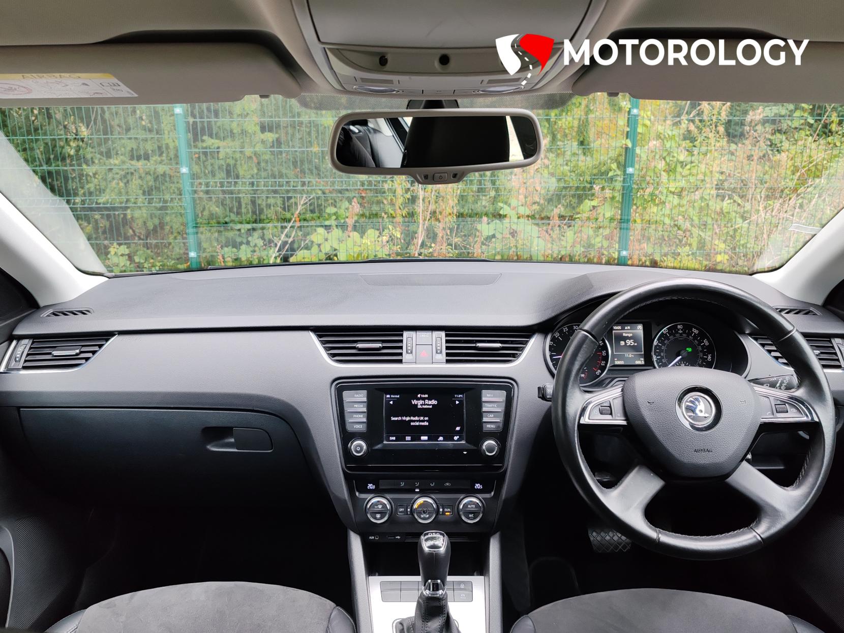 Skoda Octavia 1.6 TDI Elegance Hatchback 5dr Diesel DSG Euro 5 (s/s) (105 ps)