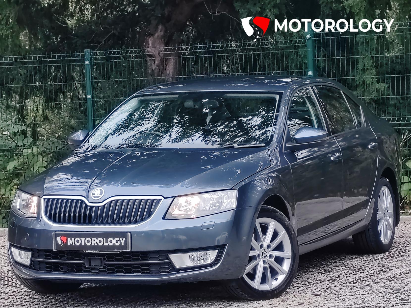 Skoda Octavia 1.6 TDI Elegance Hatchback 5dr Diesel DSG Euro 5 (s/s) (105 ps)